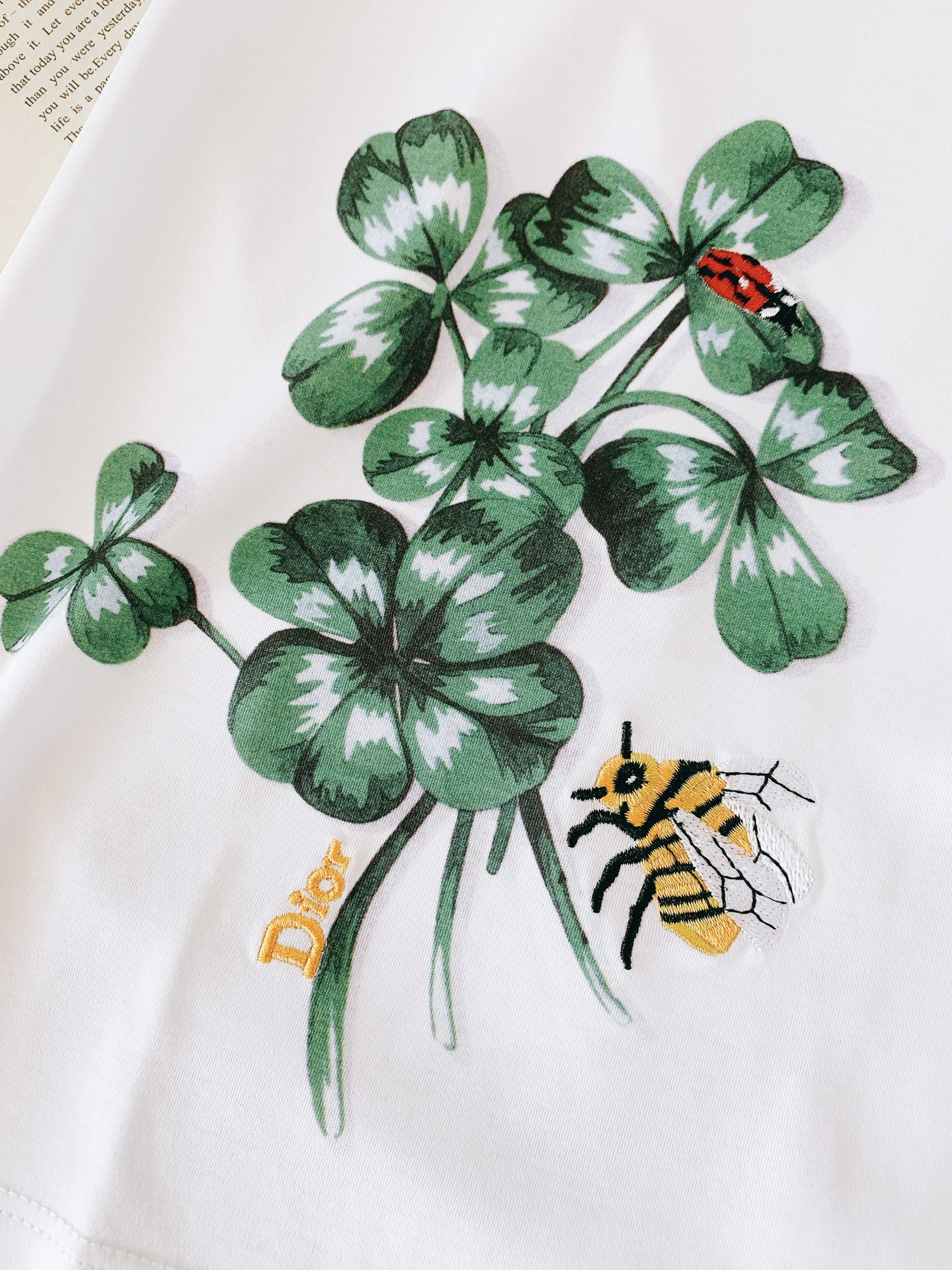 Dior Homme 迪奥·桀傲 2026SS春夏新品自然花卉蜜蜂短袖。法式轻奢限定款，把自然美学穿在身