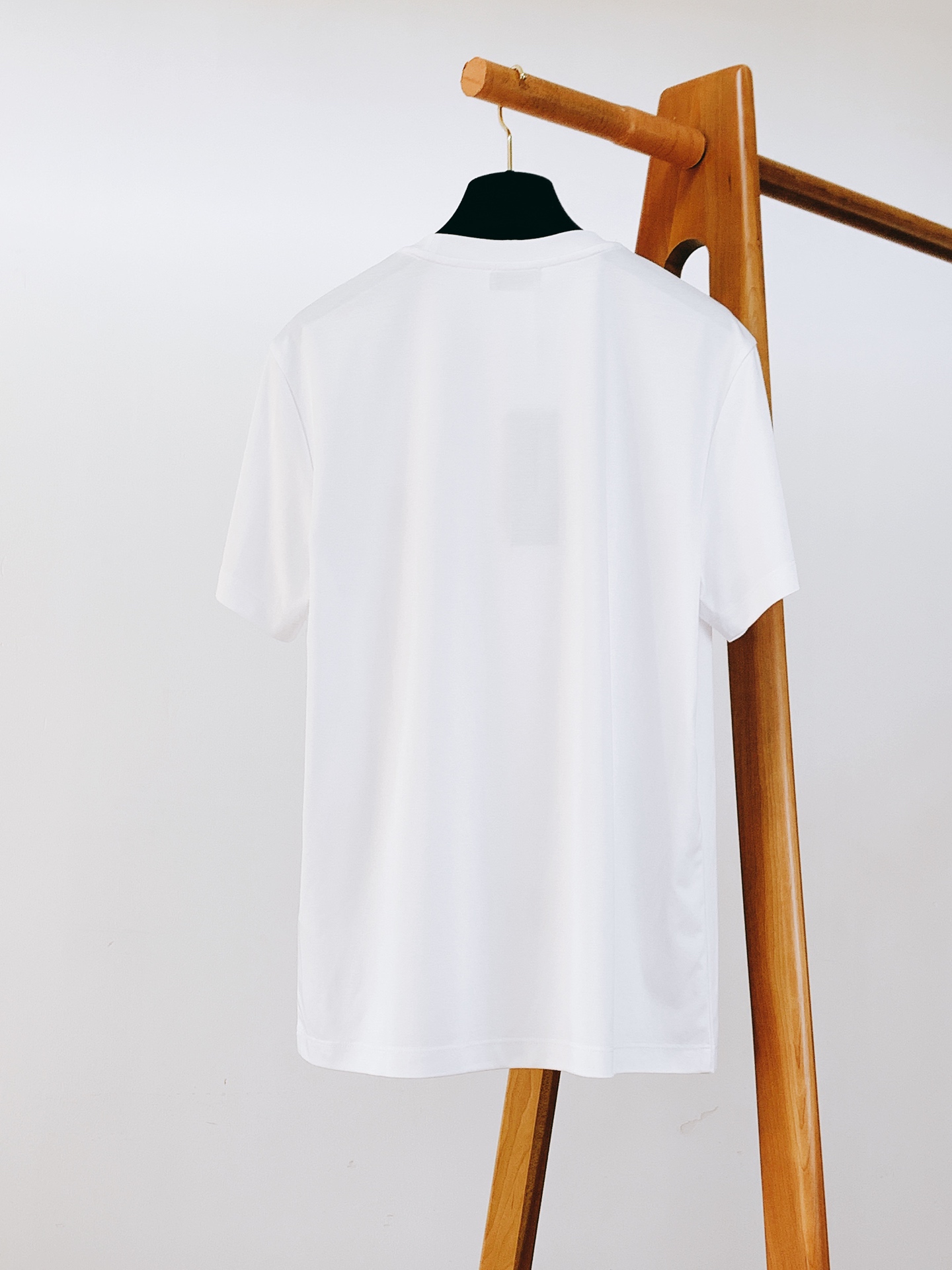 Dior Homme 迪奥·桀傲 2026SS春夏新品自然花卉蜜蜂短袖。法式轻奢限定款，把自然美学穿在身