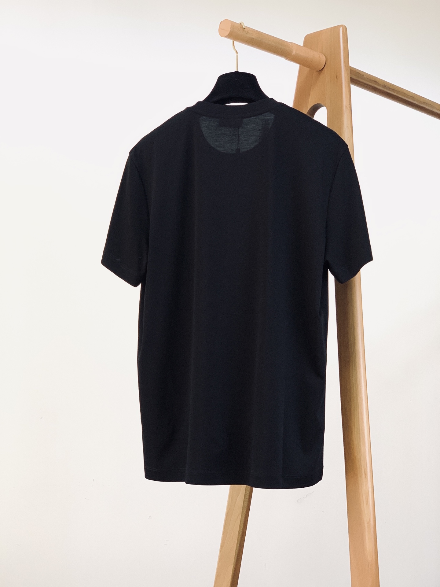 Dior Homme 迪奥·桀傲 2026SS春夏新品自然花卉蜜蜂短袖。法式轻奢限定款，把自然美学穿在身