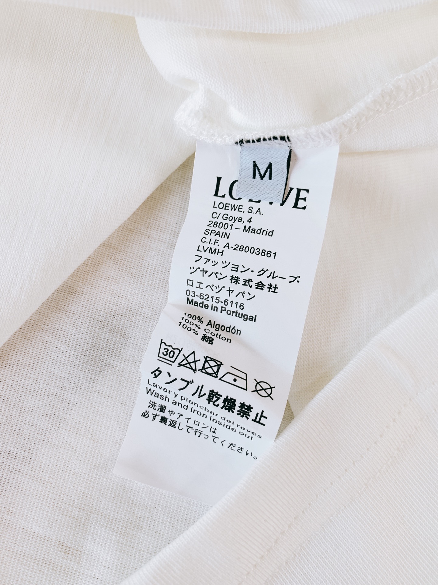 Loewe 罗意威 2026SS春夏新品皮质贴标短袖。轻奢极简风必入款，自带文艺高级调性。甄选高密亲肤纯