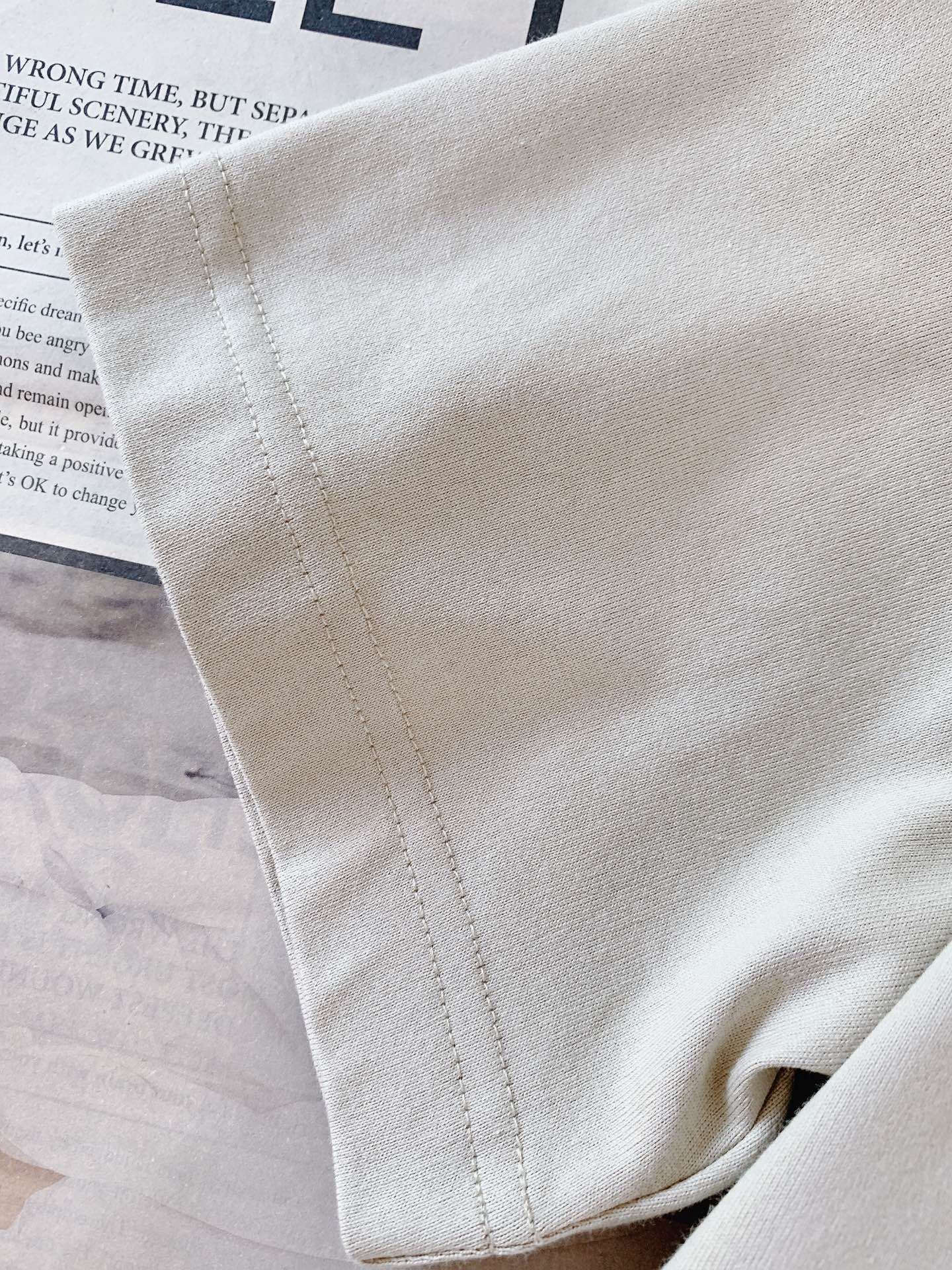 Canada Goose 加拿大鹅 经典徽章短袖轻户外穿搭刚需，极简高级百搭款。甄选亲肤透气纯棉，柔软透