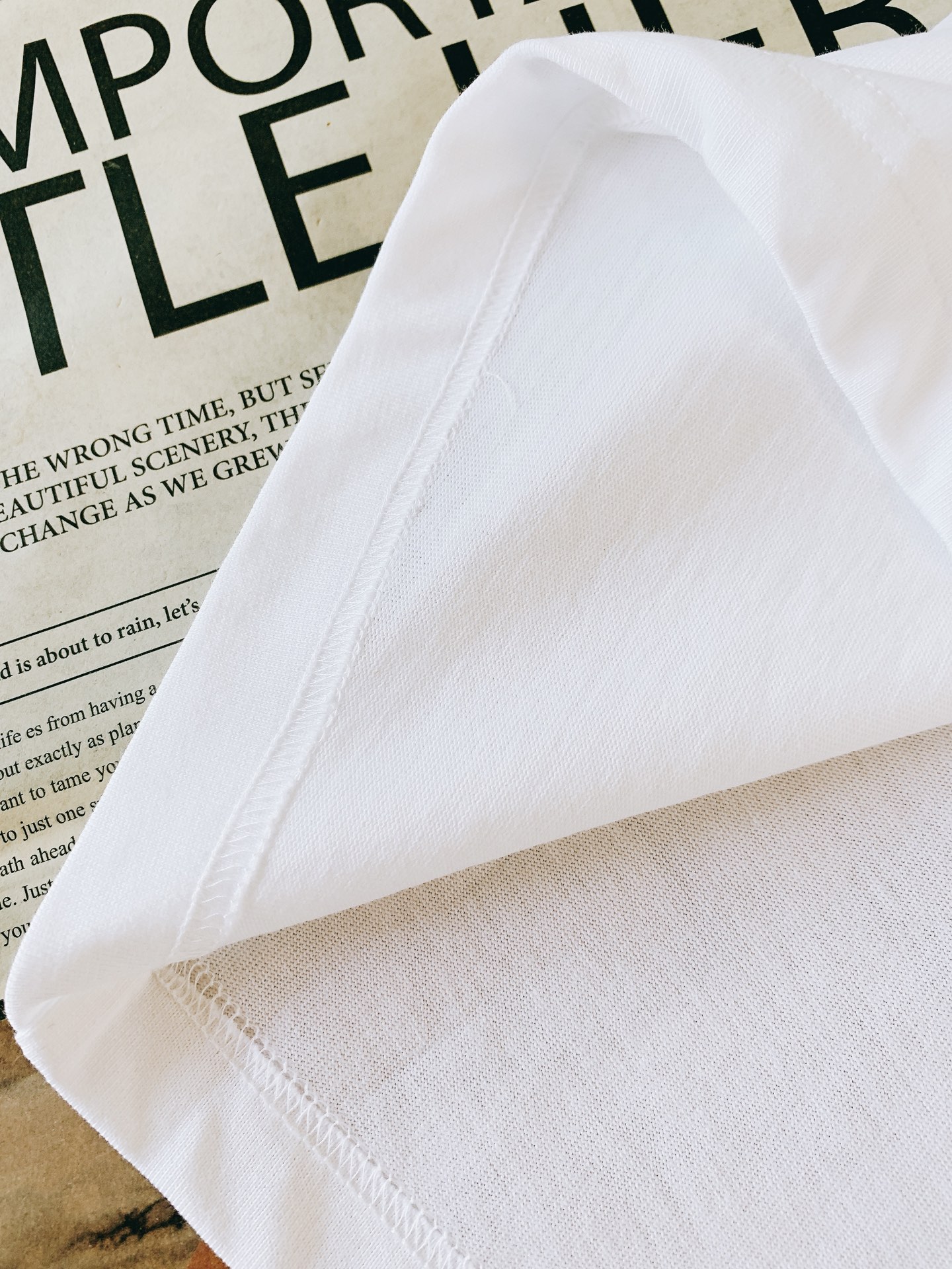 Canada Goose 加拿大鹅 经典徽章短袖轻户外穿搭刚需，极简高级百搭款。甄选亲肤透气纯棉，柔软透