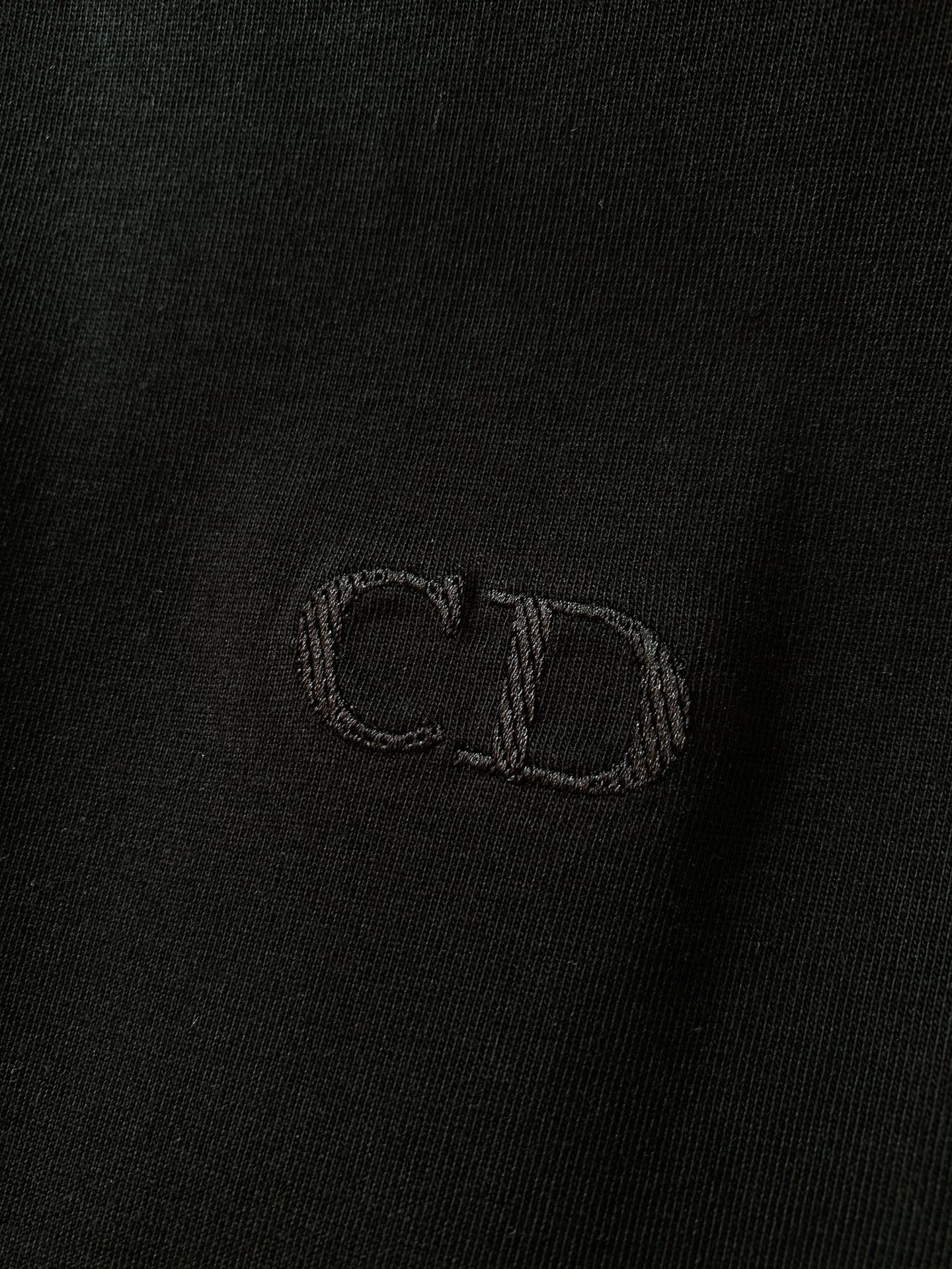 Dior Homme 迪奥·桀傲 2026SS春夏新品 纯色CD刺绣短袖👕男女同款。经典基础款力作，融汇