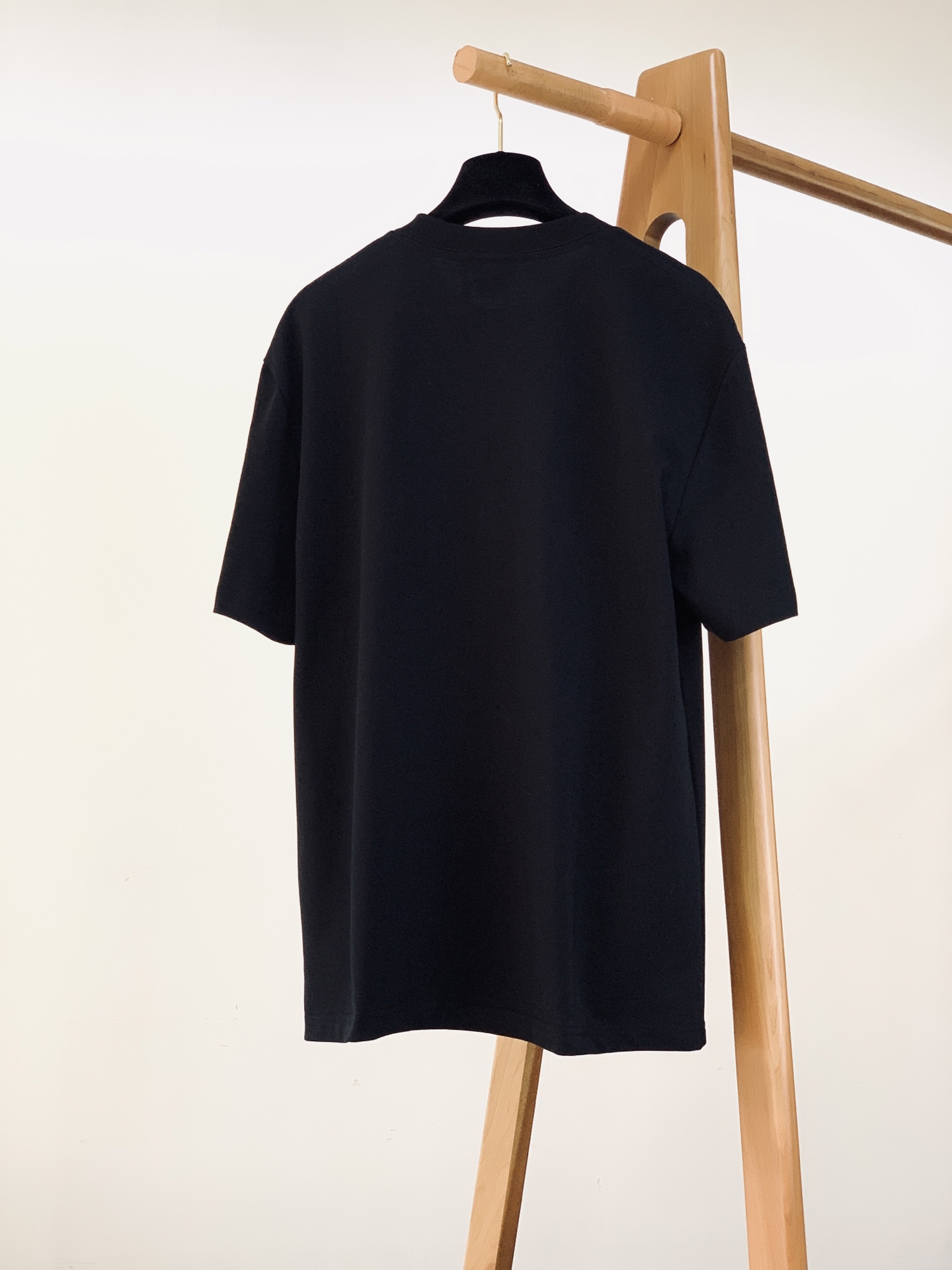 Dior Homme 迪奥·桀傲 2026SS春夏新品 纯色CD刺绣短袖👕男女同款。经典基础款力作，融汇