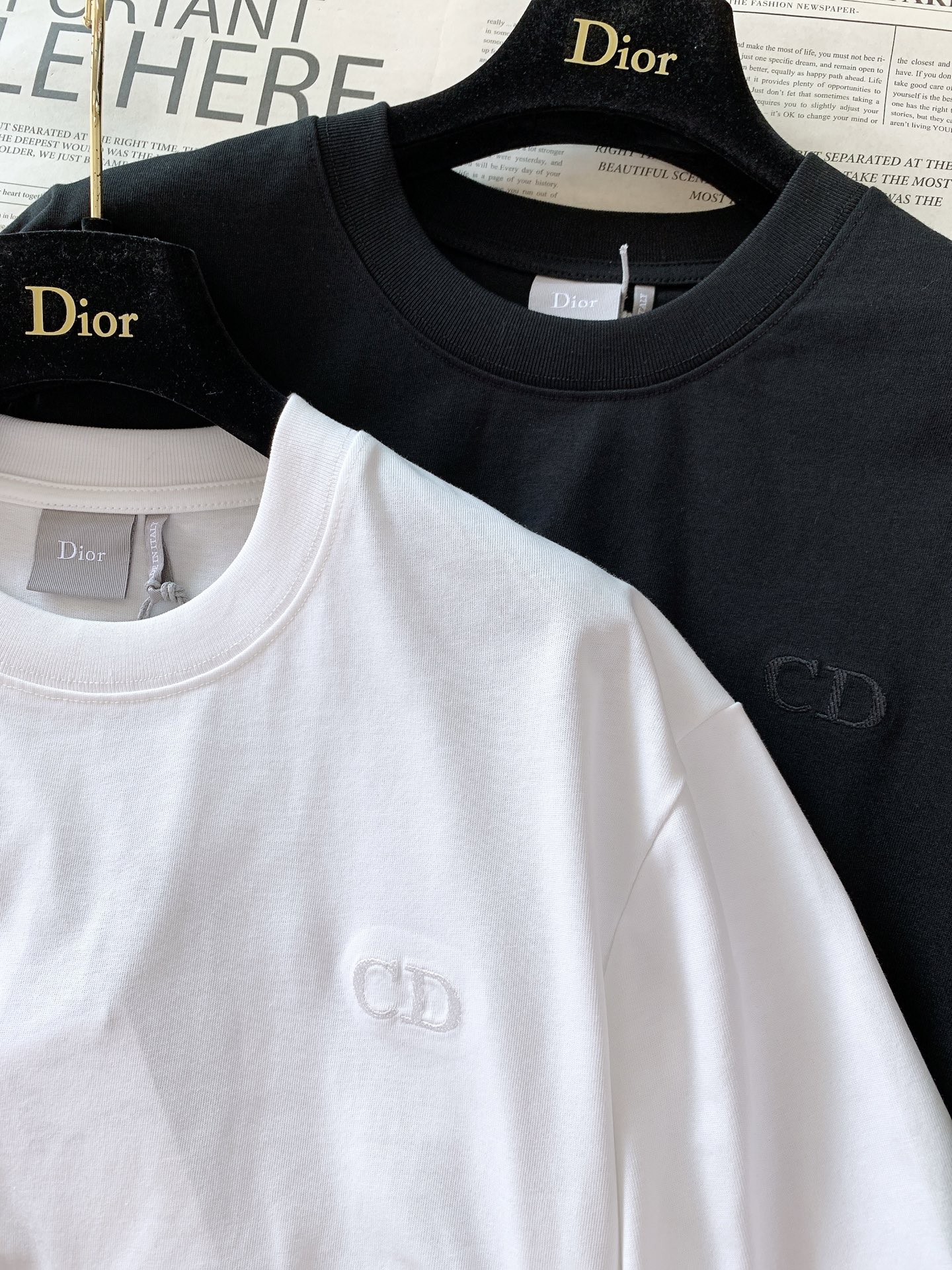 Dior Homme 迪奥·桀傲 2026SS春夏新品 纯色CD刺绣短袖👕男女同款。经典基础款力作，融汇