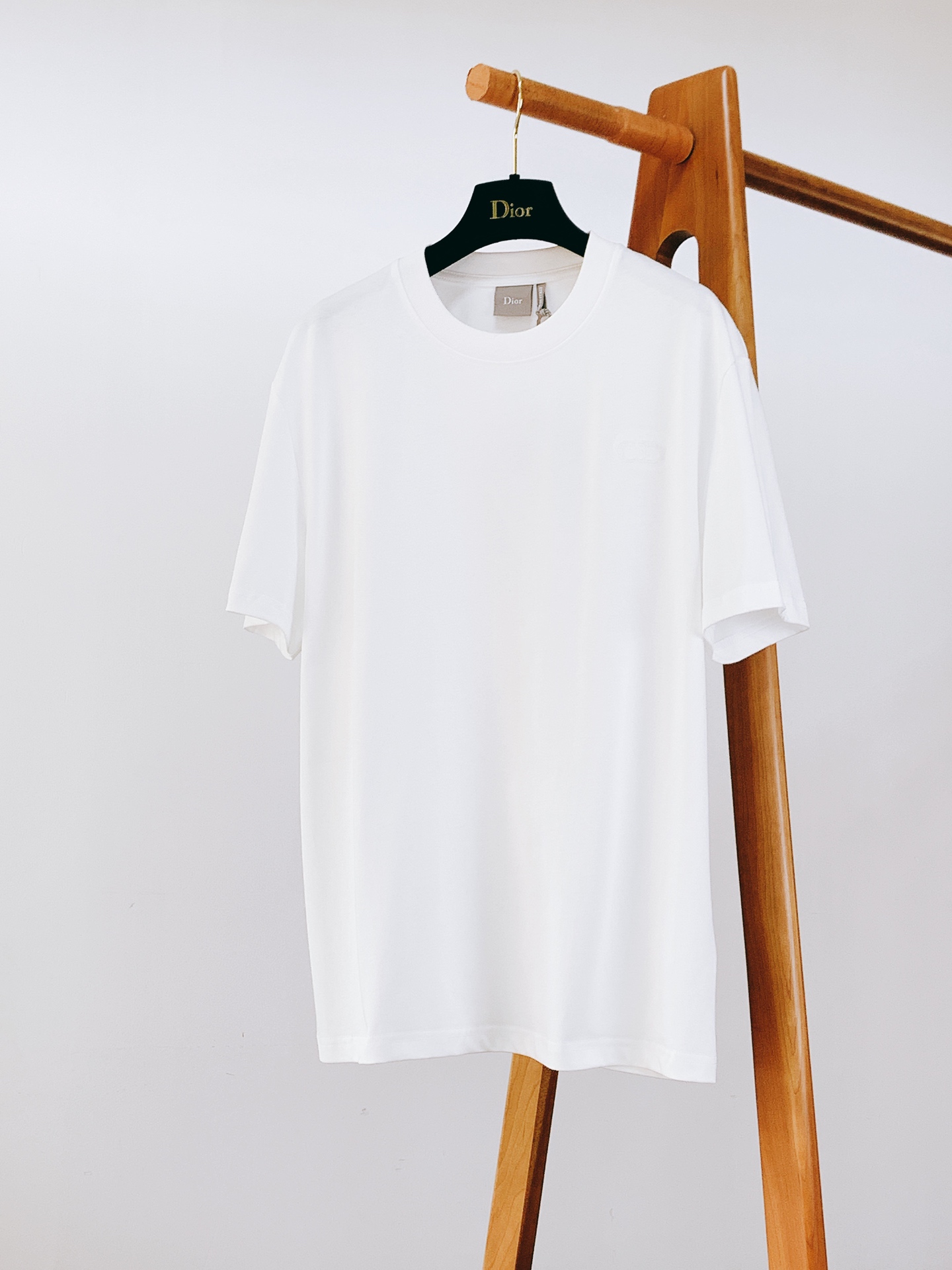 Dior Homme 迪奥·桀傲 2026SS春夏新品 纯色CD刺绣短袖👕男女同款。经典基础款力作，融汇