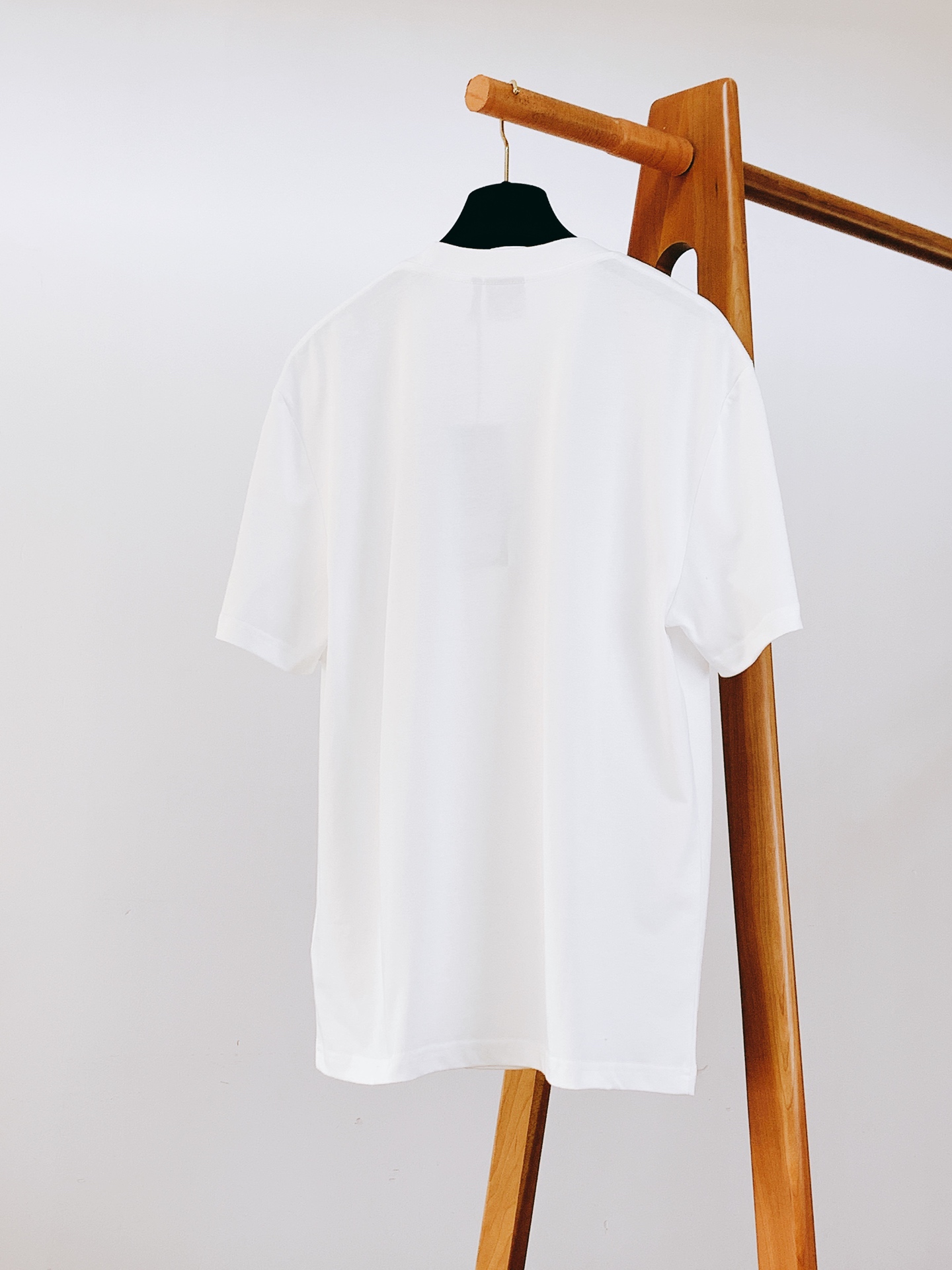 Dior Homme 迪奥·桀傲 2026SS春夏新品 纯色CD刺绣短袖👕男女同款。经典基础款力作，融汇