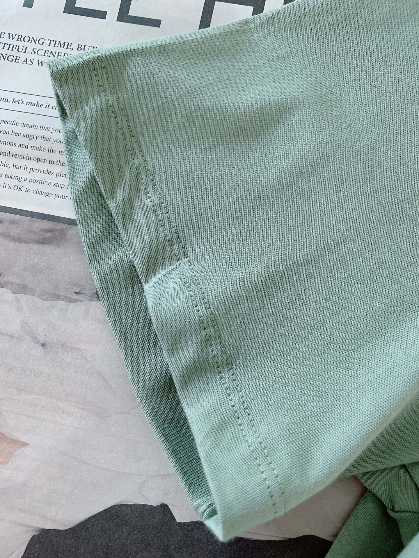 Loewe 罗意威 2026SS春夏新品Anagram刺绣T恤。极简纯色基调融合品牌标志性Anagram