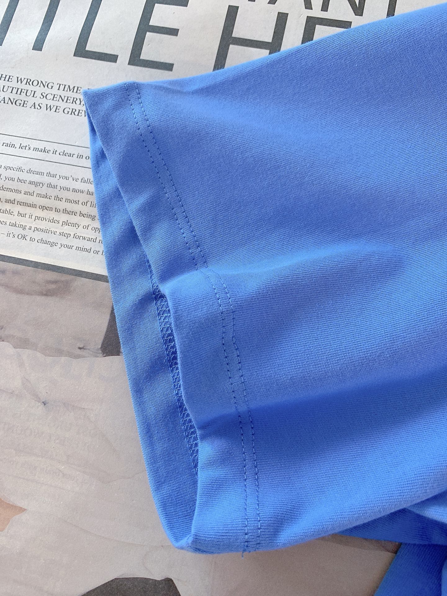 Loewe 罗意威 2026SS春夏新品Anagram刺绣T恤。极简纯色基调融合品牌标志性Anagram