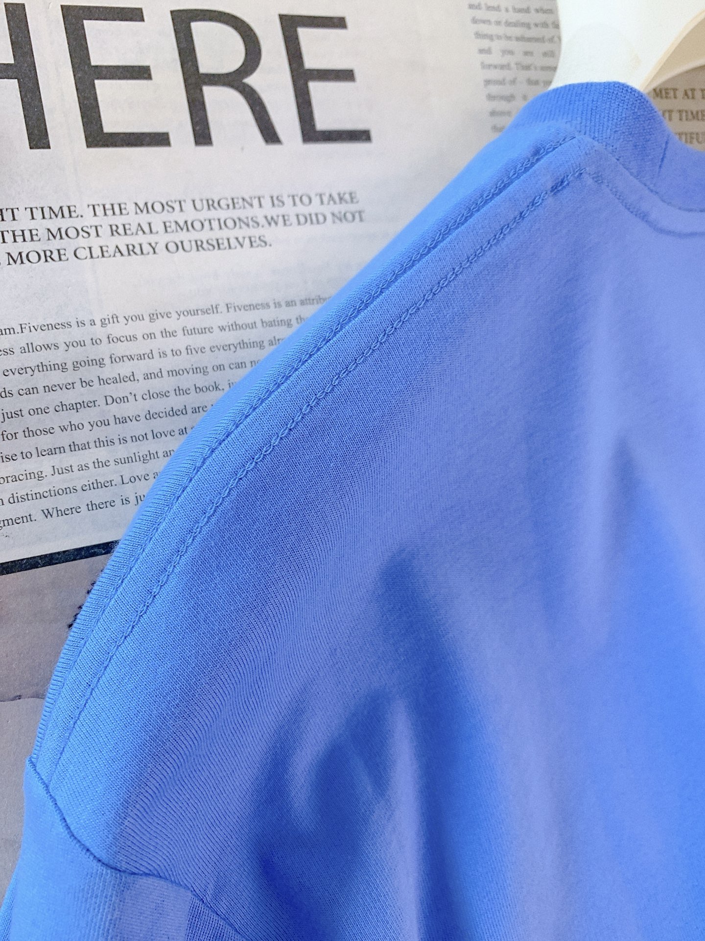 Loewe 罗意威 2026SS春夏新品Anagram刺绣T恤。极简纯色基调融合品牌标志性Anagram