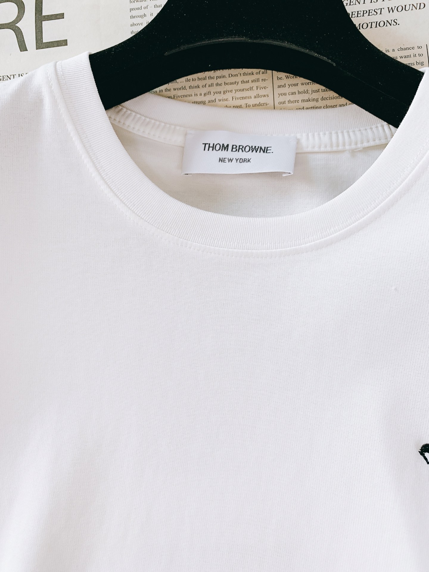 Thom Browne 汤姆·布朗 2026SS春夏新品 经典小狗标识短袖TB年度刚需爆款，简约轻奢自带