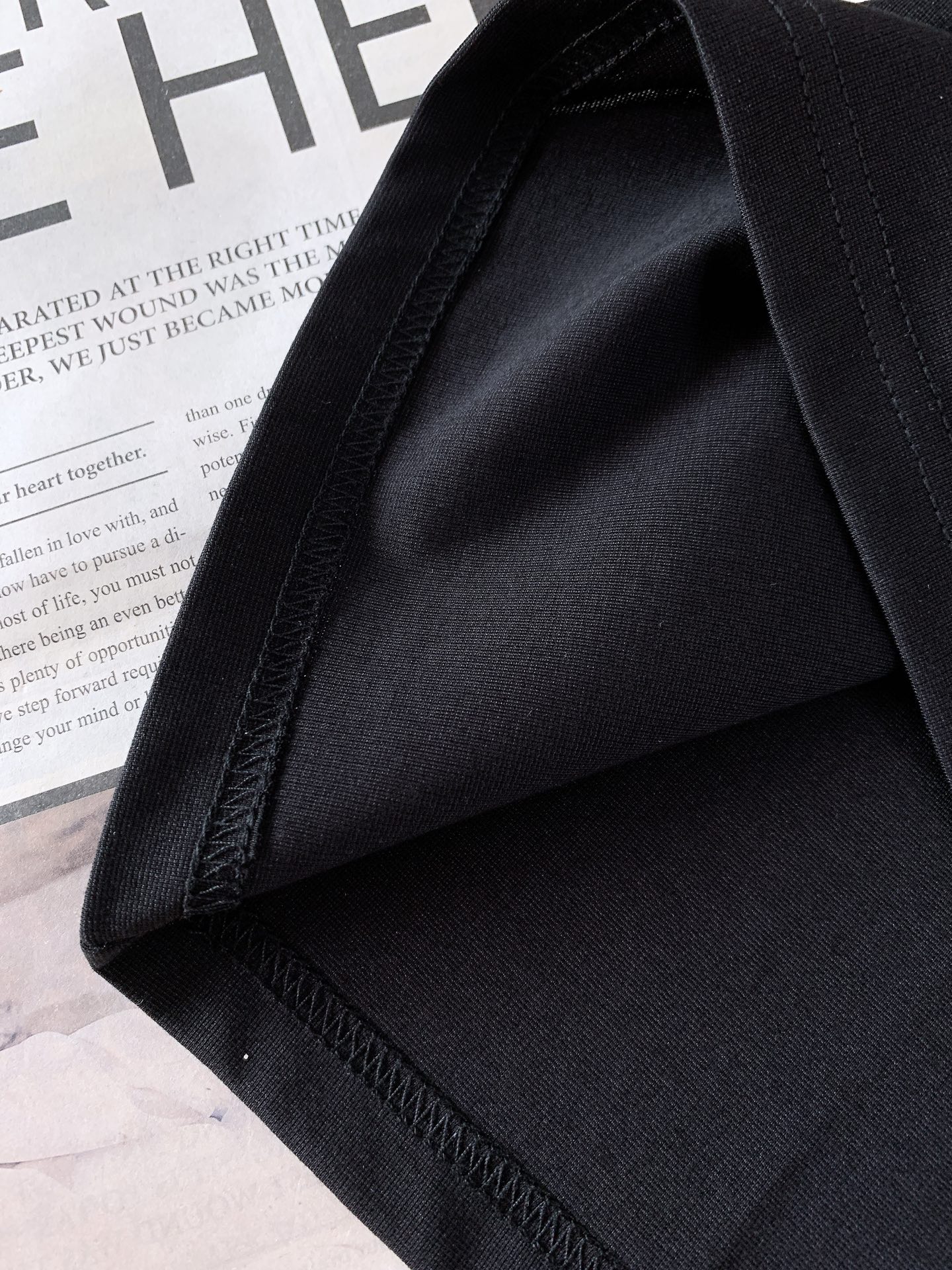 Thom Browne 汤姆·布朗 2026SS春夏新品 经典小狗标识短袖TB年度刚需爆款，简约轻奢自带