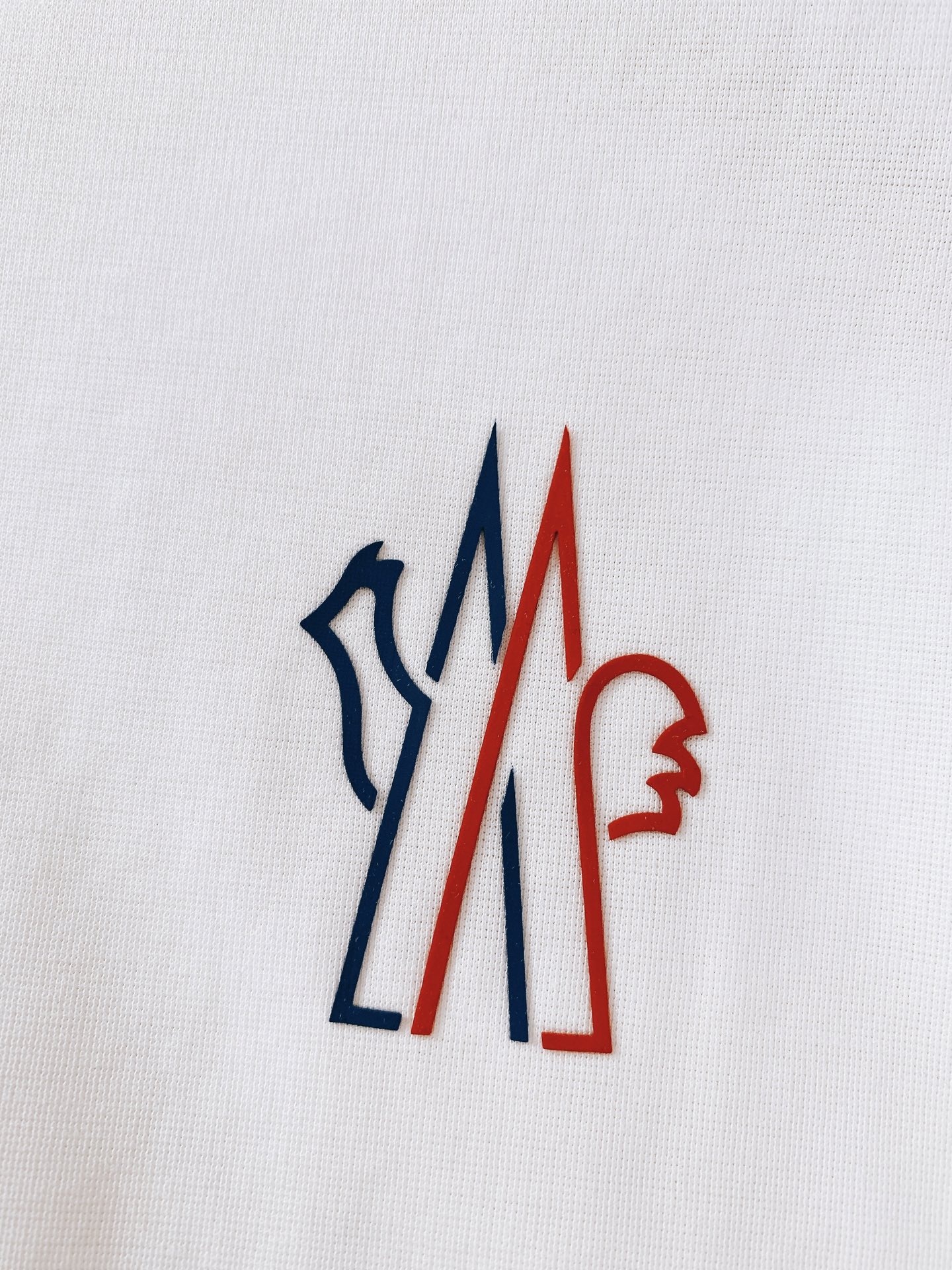 Moncler 蒙口 2026SS春夏新品拼色徽标短袖｜夏日轻奢刚需单品自带高级简约的户外轻奢气质。精选