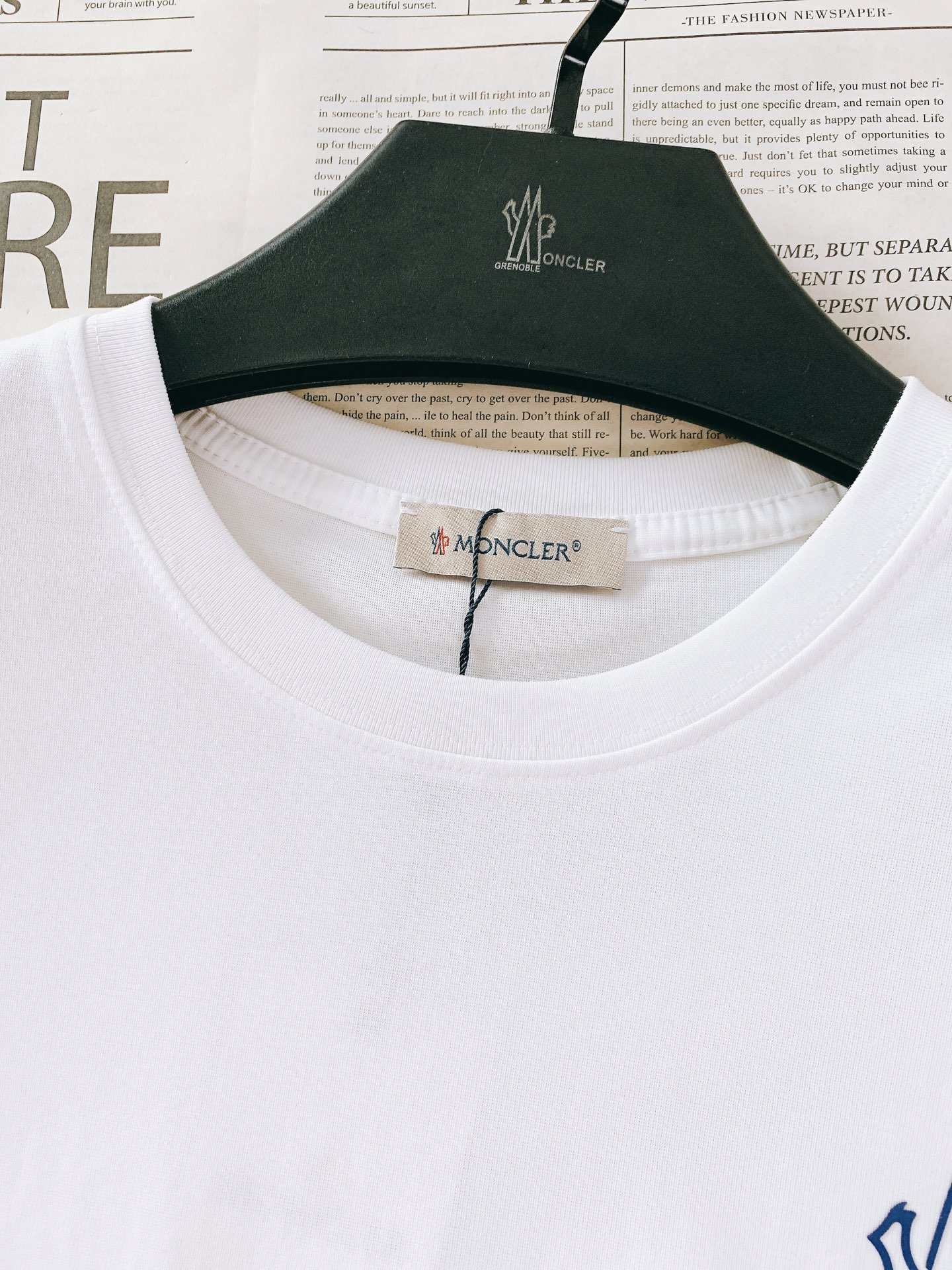 Moncler 蒙口 2026SS春夏新品拼色徽标短袖｜夏日轻奢刚需单品自带高级简约的户外轻奢气质。精选