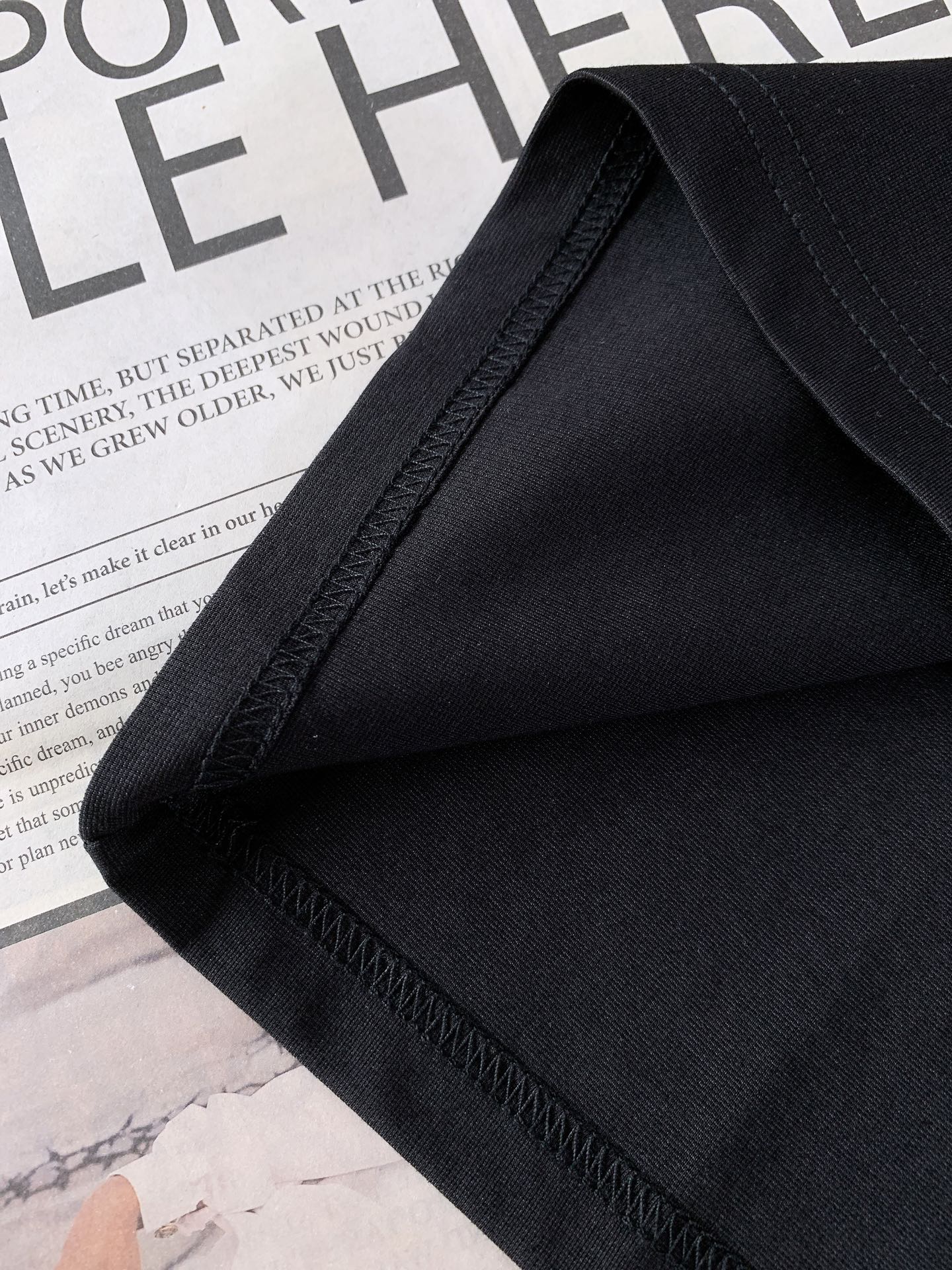 Moncler 蒙口 2026SS春夏新品拼色徽标短袖｜夏日轻奢刚需单品自带高级简约的户外轻奢气质。精选