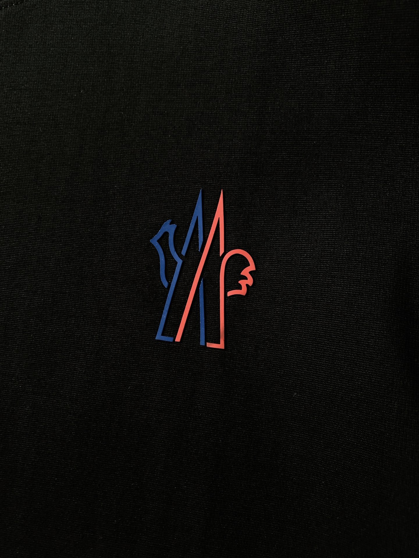 Moncler 蒙口 2026SS春夏新品拼色徽标短袖｜夏日轻奢刚需单品自带高级简约的户外轻奢气质。精选