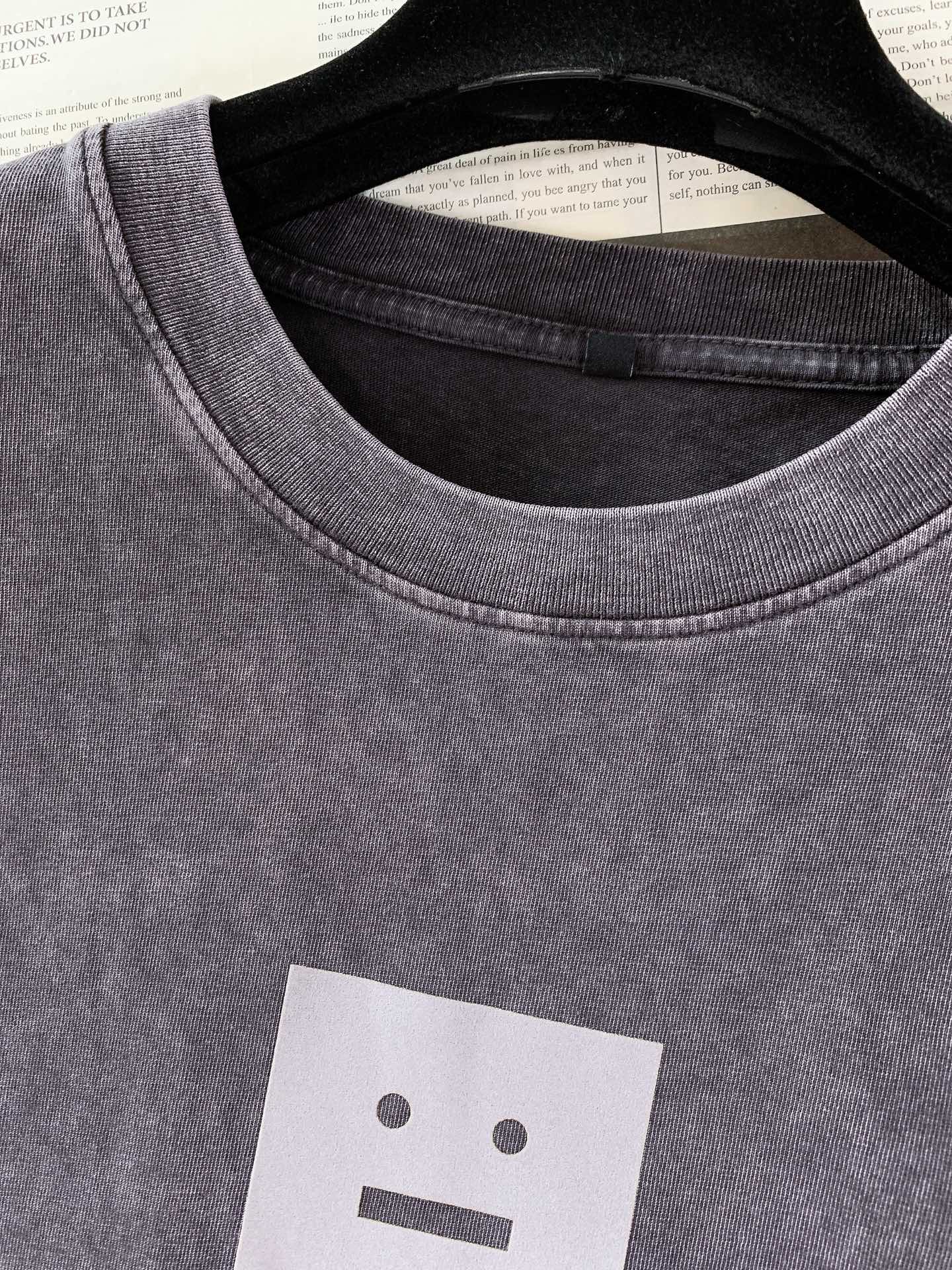AcneStudios 艾克妮 经典笑脸水洗T恤北欧小众高街代表作，自带复古滤镜的气质神T。重磅水洗做旧