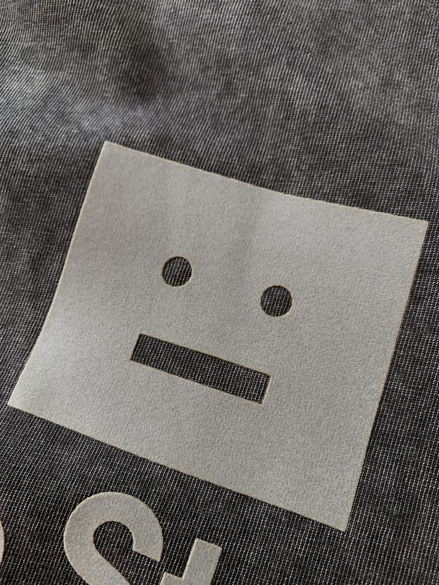 AcneStudios 艾克妮 经典笑脸水洗T恤北欧小众高街代表作，自带复古滤镜的气质神T。重磅水洗做旧