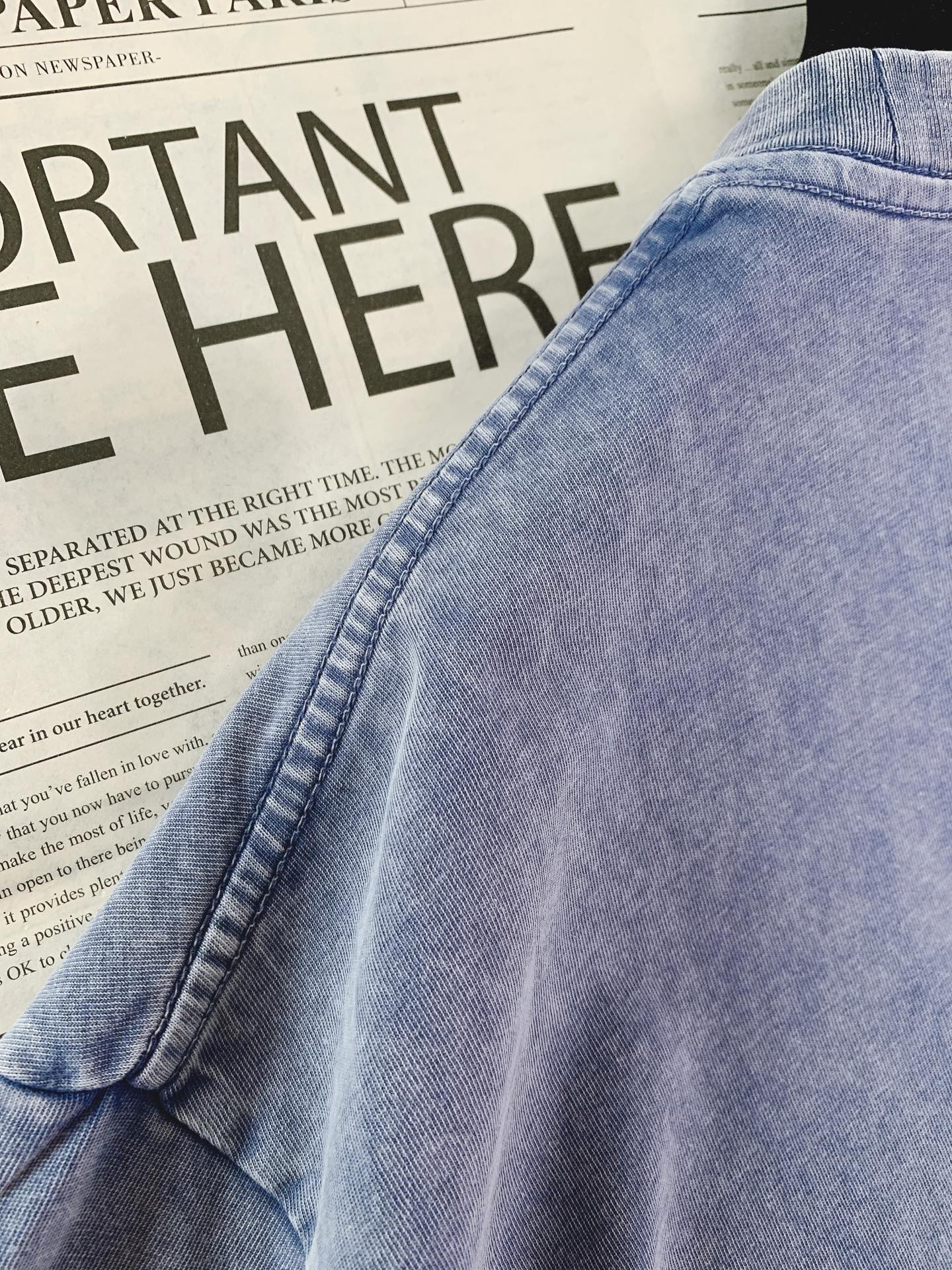 AcneStudios 艾克妮 复古水洗字母T北欧极简风代表作，氛围感拉满的复古单品。定制水洗做旧面料，