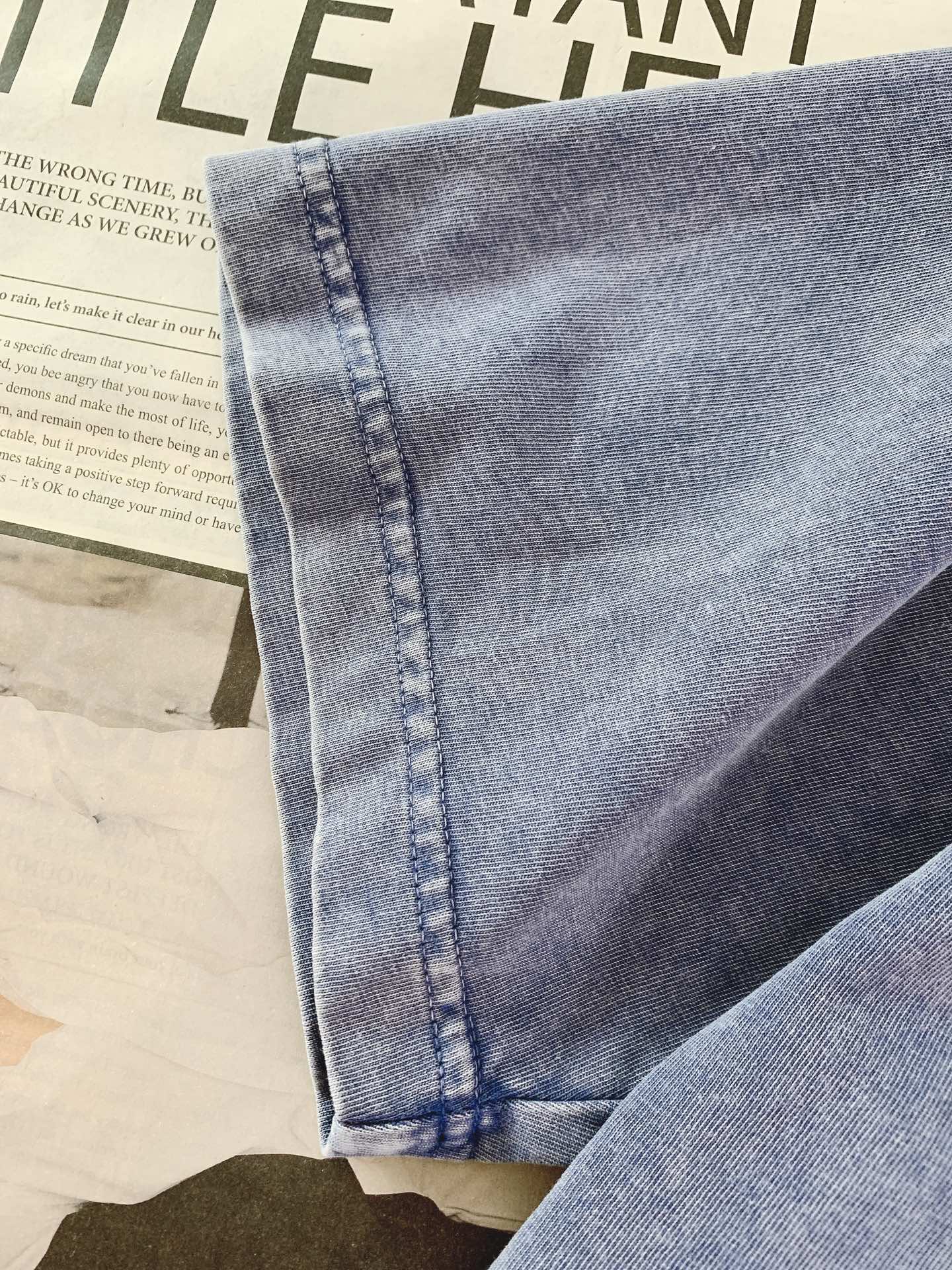 AcneStudios 艾克妮 复古水洗字母T北欧极简风代表作，氛围感拉满的复古单品。定制水洗做旧面料，