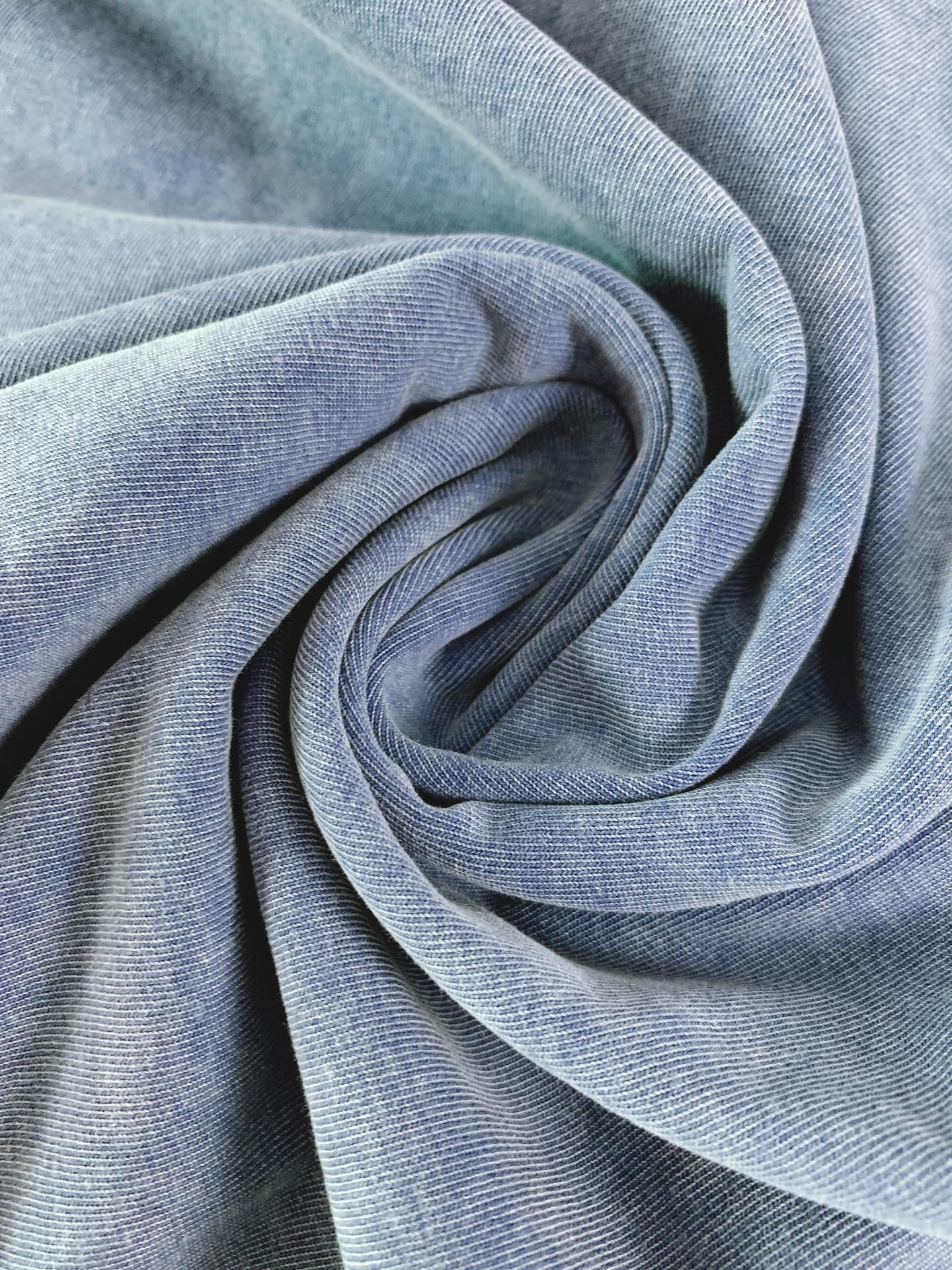 AcneStudios 艾克妮 复古水洗字母T北欧极简风代表作，氛围感拉满的复古单品。定制水洗做旧面料，