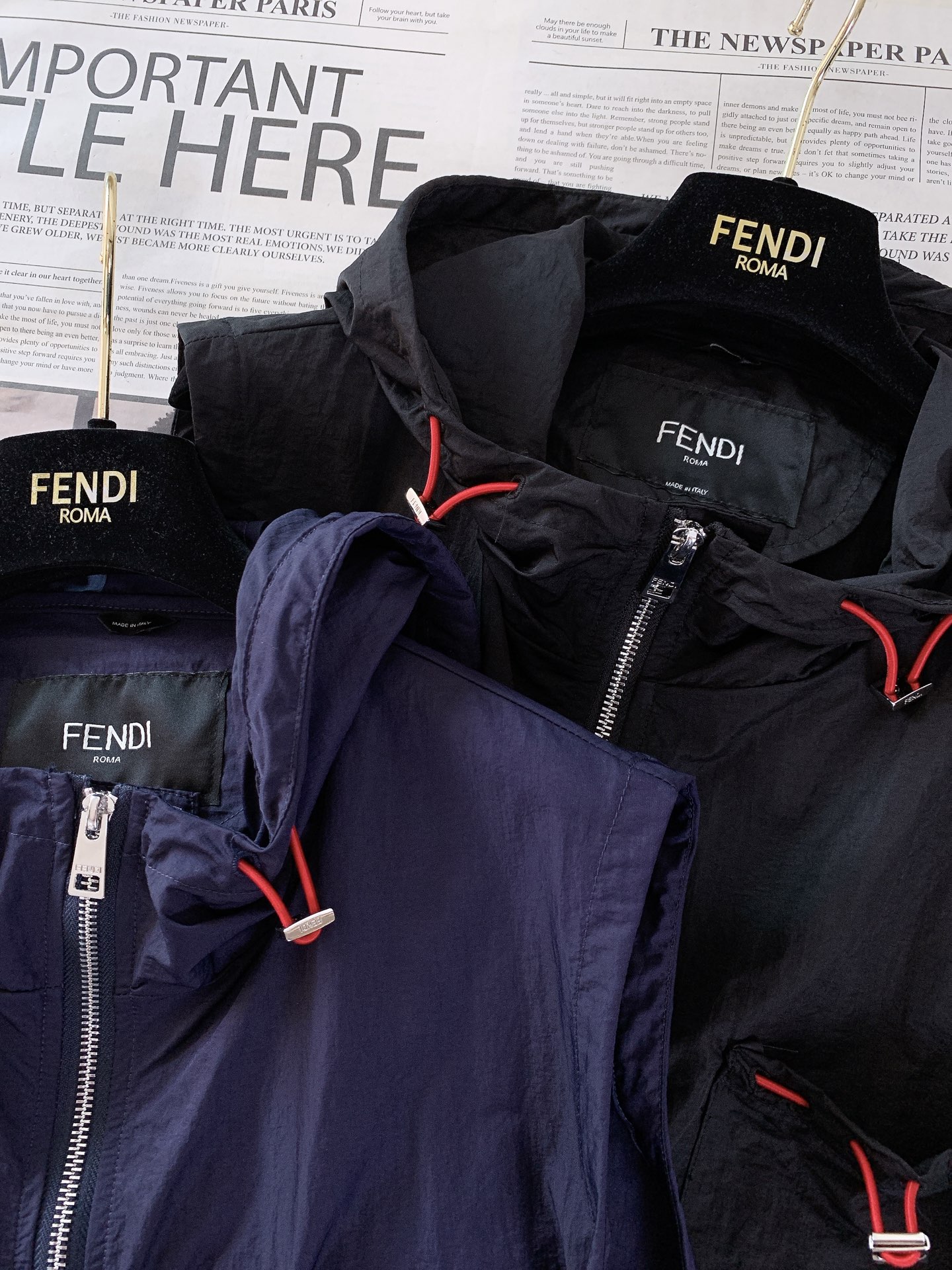 Fendi 芬迪 2026SS春夏新品新款连帽马甲，轻奢户外风兼得。定制褶皱防风面料，轻薄透气，上身轻盈