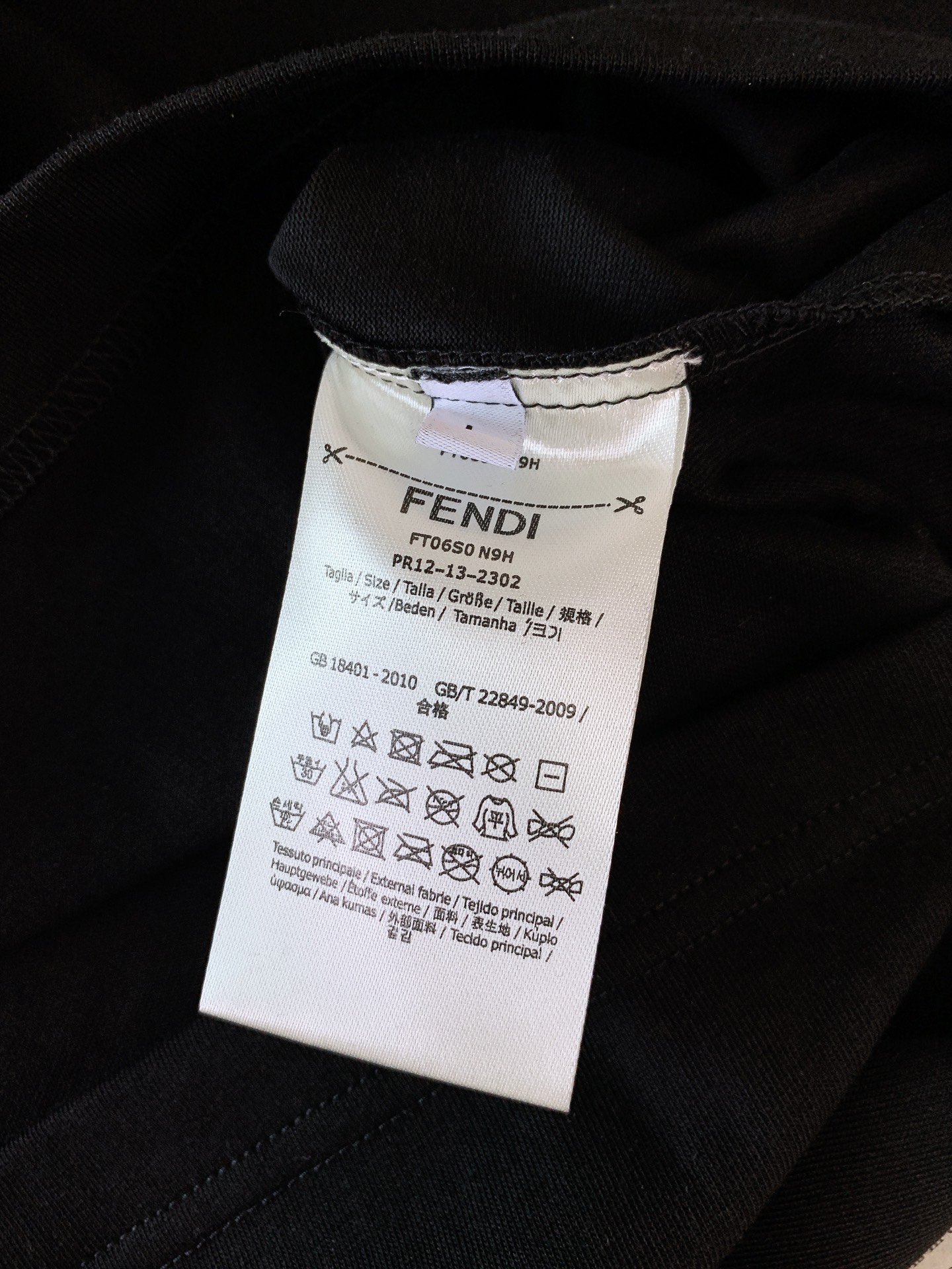 Fendi 芬迪 2026SS春夏新品经典小怪兽T恤，人气爆款持续出圈！高支纯棉透气舒适，夏日上身清爽无