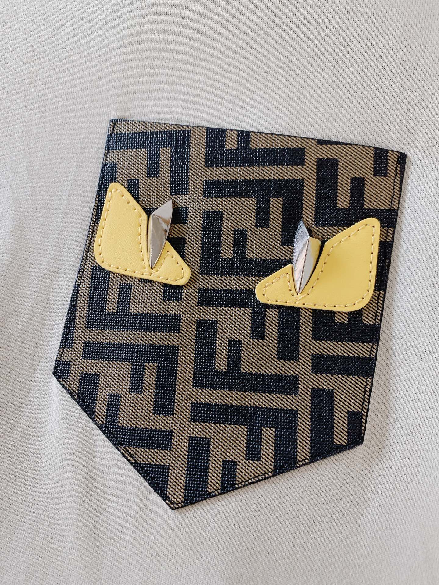 Fendi 芬迪 2026SS春夏新品经典小怪兽T恤，人气爆款持续出圈！高支纯棉透气舒适，夏日上身清爽无