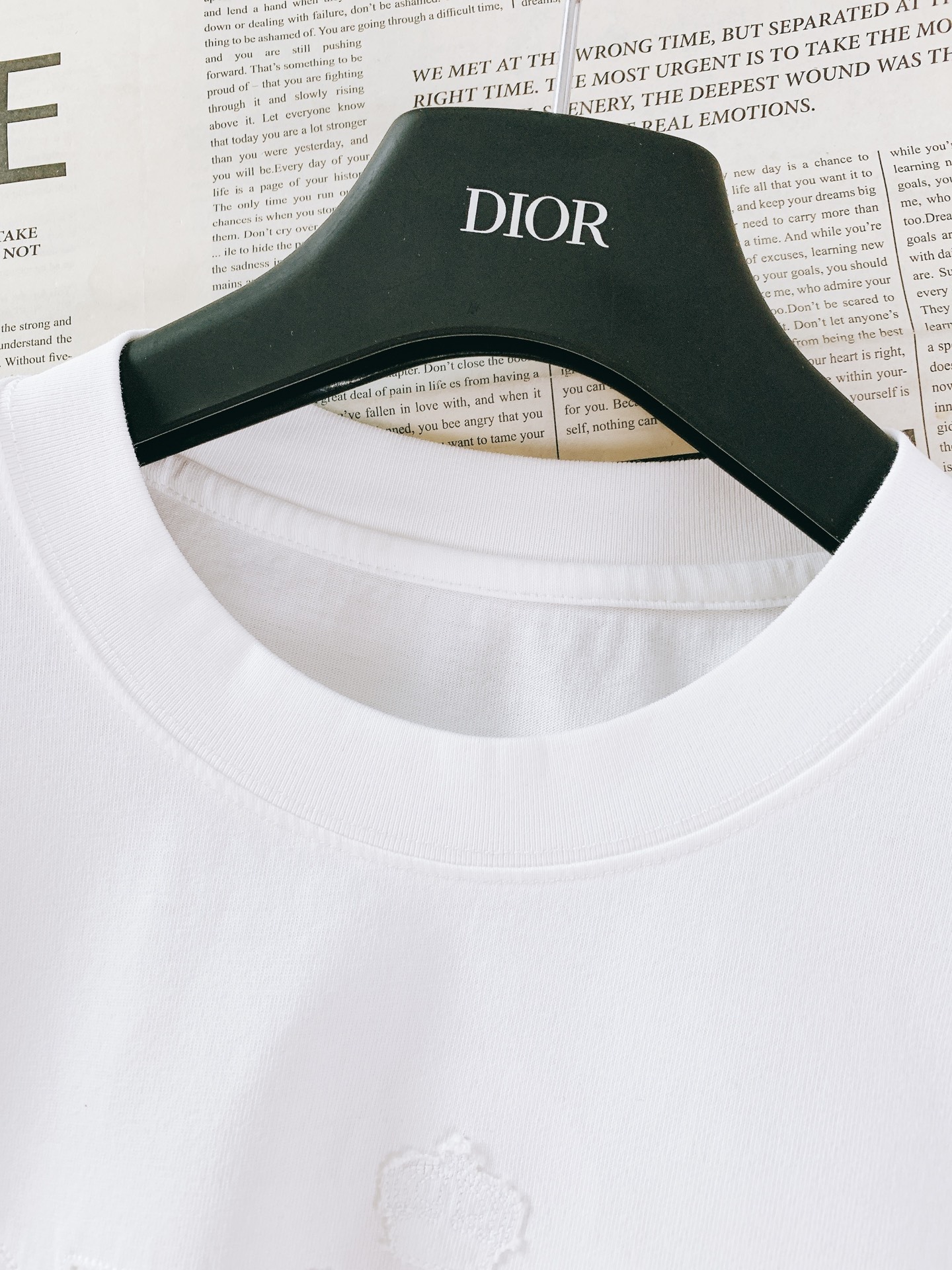Dior Homme 迪奥·桀傲 2026SS春夏新品  蜜蜂皇冠烧花标识T恤，年度必入高阶单品！甄选品牌定制高支精梳棉