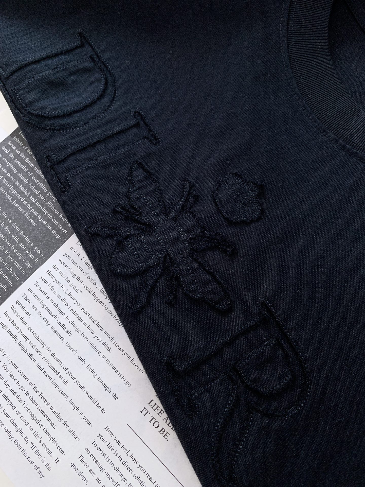 Dior Homme 迪奥·桀傲 2026SS春夏新品  蜜蜂皇冠烧花标识T恤，年度必入高阶单品！甄选品牌定制高支精梳棉