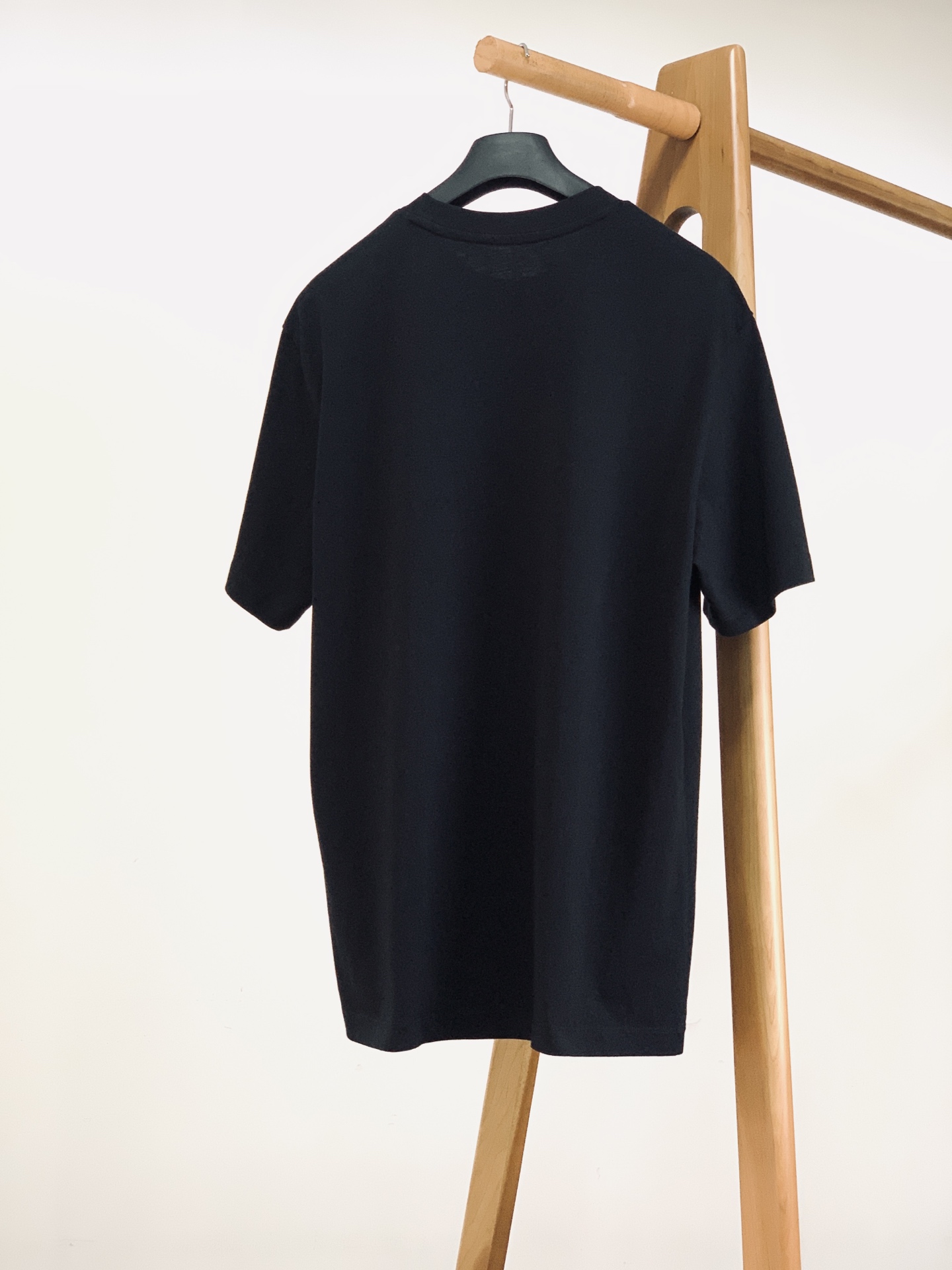 Dior Homme 迪奥·桀傲 2026SS春夏新品  蜜蜂皇冠烧花标识T恤，年度必入高阶单品！甄选品牌定制高支精梳棉
