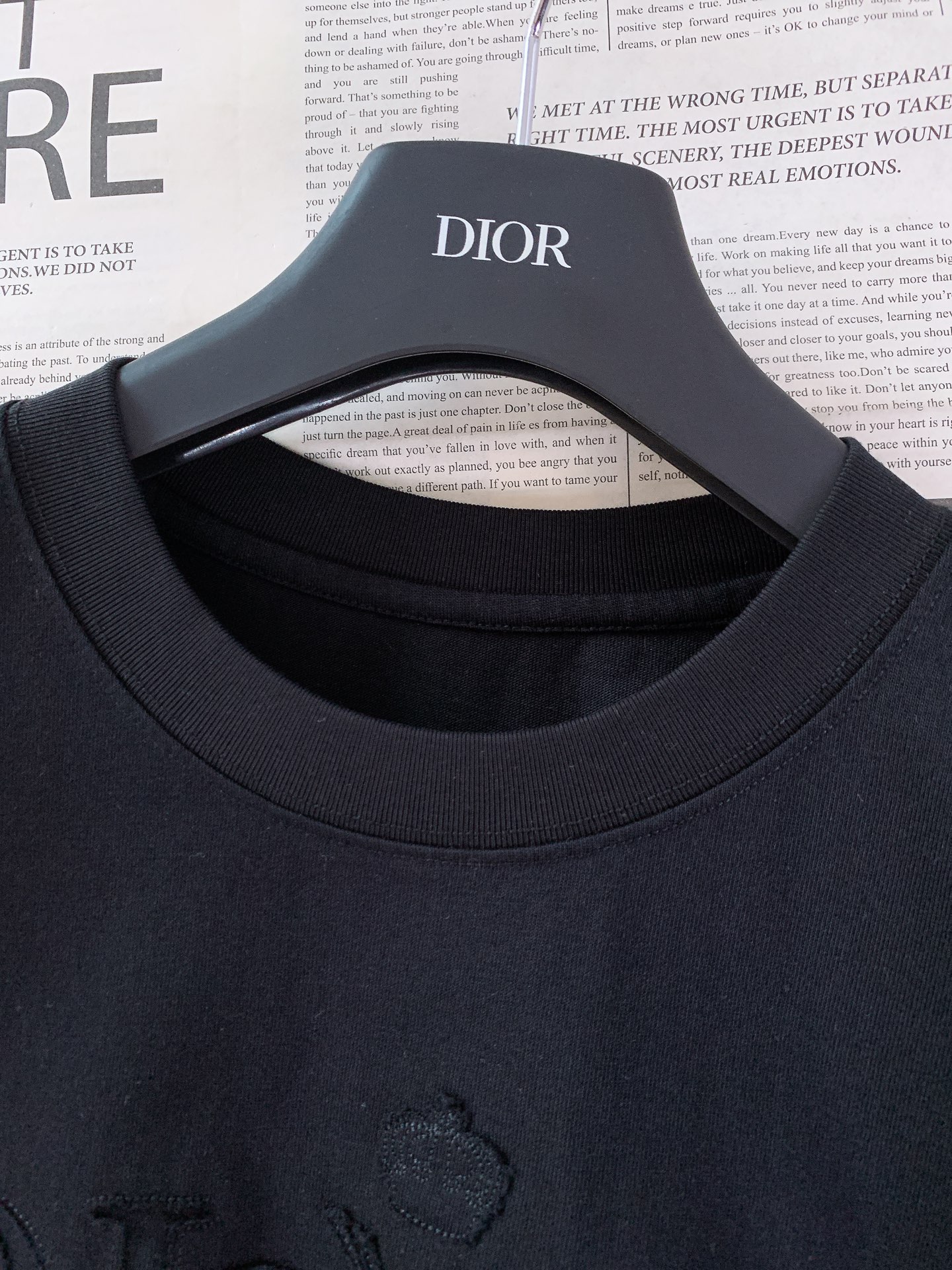 Dior Homme 迪奥·桀傲 2026SS春夏新品  蜜蜂皇冠烧花标识T恤，年度必入高阶单品！甄选品牌定制高支精梳棉