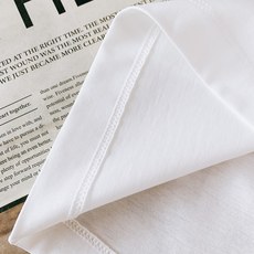 Prada 普拉达 2026SS春夏新品 经典刺绣短袖👕男士轻奢万能基础款高阶长绒棉面料打造,液氨工艺加 Prada 普拉达 2026SS春夏新品 经典刺绣短袖👕男士轻奢万能基础款高阶长绒棉面料打造,液氨工艺加
