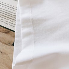 Prada 普拉达 2026SS春夏新品 经典刺绣短袖👕男士轻奢万能基础款高阶长绒棉面料打造,液氨工艺加 Prada 普拉达 2026SS春夏新品 经典刺绣短袖👕男士轻奢万能基础款高阶长绒棉面料打造,液氨工艺加
