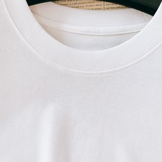 Prada 普拉达 2026SS春夏新品 经典刺绣短袖👕男士轻奢万能基础款高阶长绒棉面料打造,液氨工艺加 Prada 普拉达 2026SS春夏新品 经典刺绣短袖👕男士轻奢万能基础款高阶长绒棉面料打造,液氨工艺加