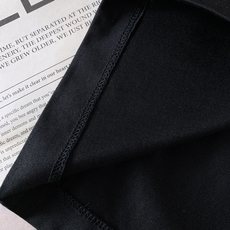 Prada 普拉达 2026SS春夏新品 经典刺绣短袖👕男士轻奢万能基础款高阶长绒棉面料打造,液氨工艺加 Prada 普拉达 2026SS春夏新品 经典刺绣短袖👕男士轻奢万能基础款高阶长绒棉面料打造,液氨工艺加