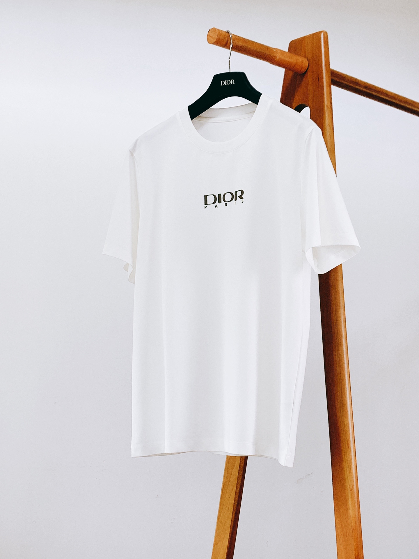 Dior Homme 迪奥·桀傲 2026SS春夏新品经典字母印花短袖T恤👕高支丝光棉面料，软糯挺括，上
