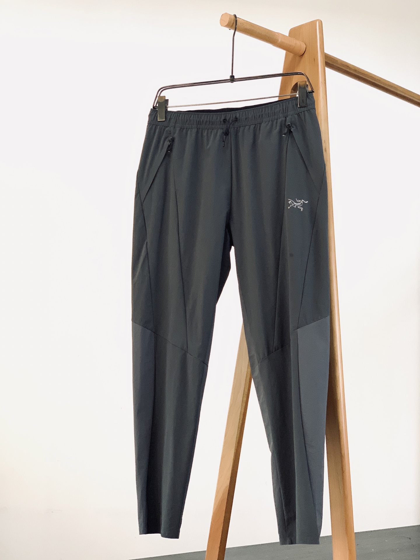 ARCTERYX 始祖鸟 2026SS春夏新品机能速干束脚裤｜通勤户外双开挂轻量化速干面料，透气防泼还显