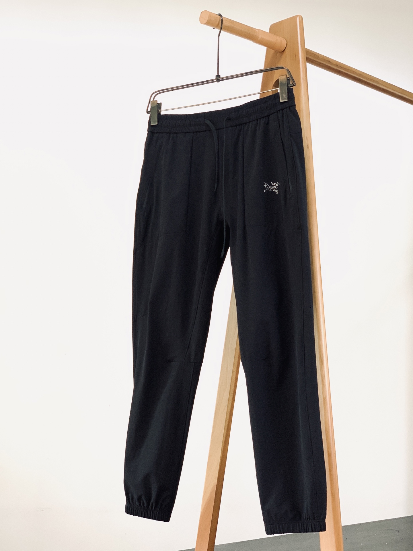 ARCTERYX 始祖鸟 2026SS春夏新品轻量速干机能束脚休闲裤👖一条贯穿四季的全能型束脚裤，将户外