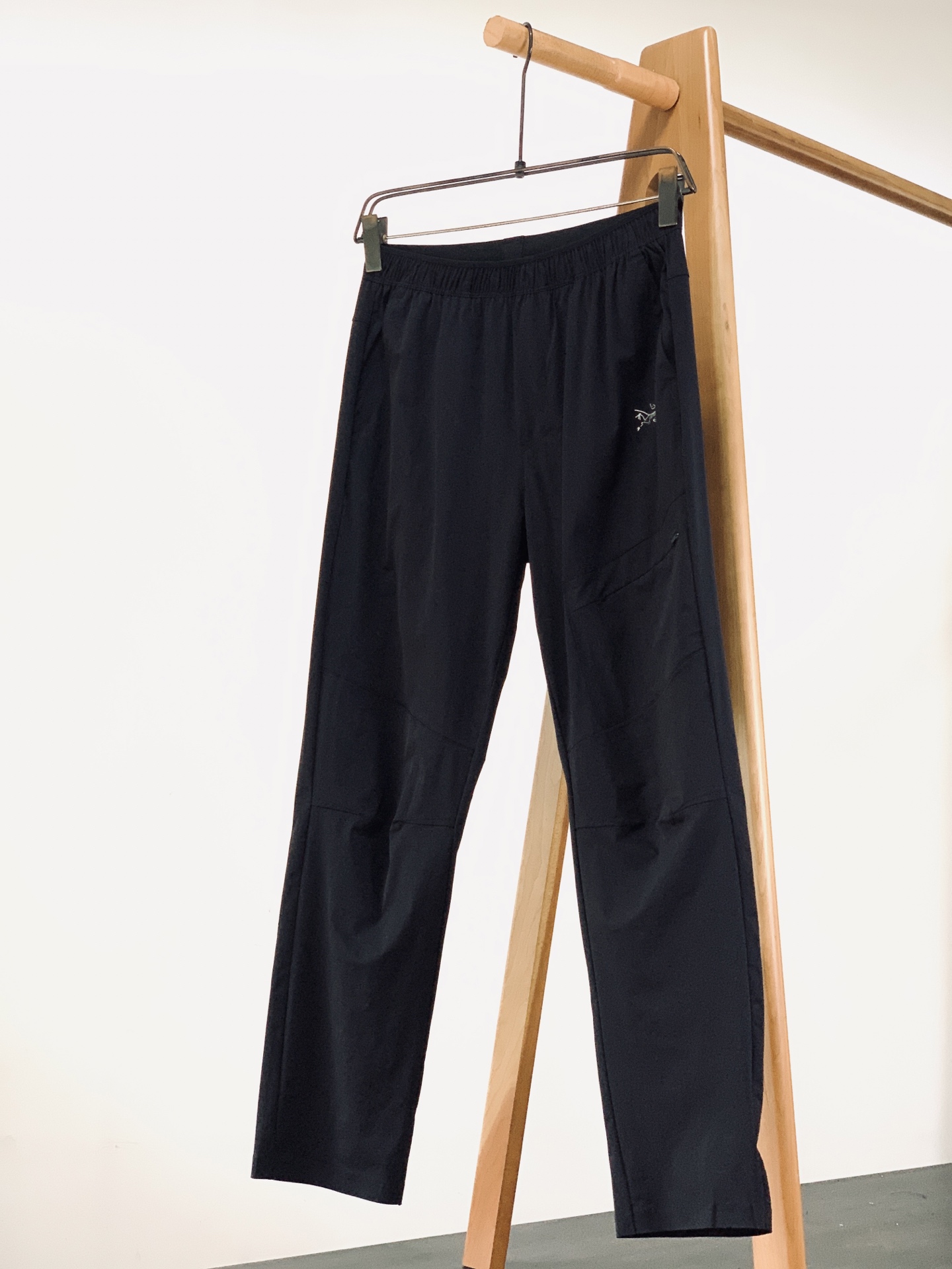 ARCTERYX 始祖鸟 2026SS春夏新品轻量直筒速干休闲裤👖一条承包四季穿搭的全能休闲裤，把户外硬