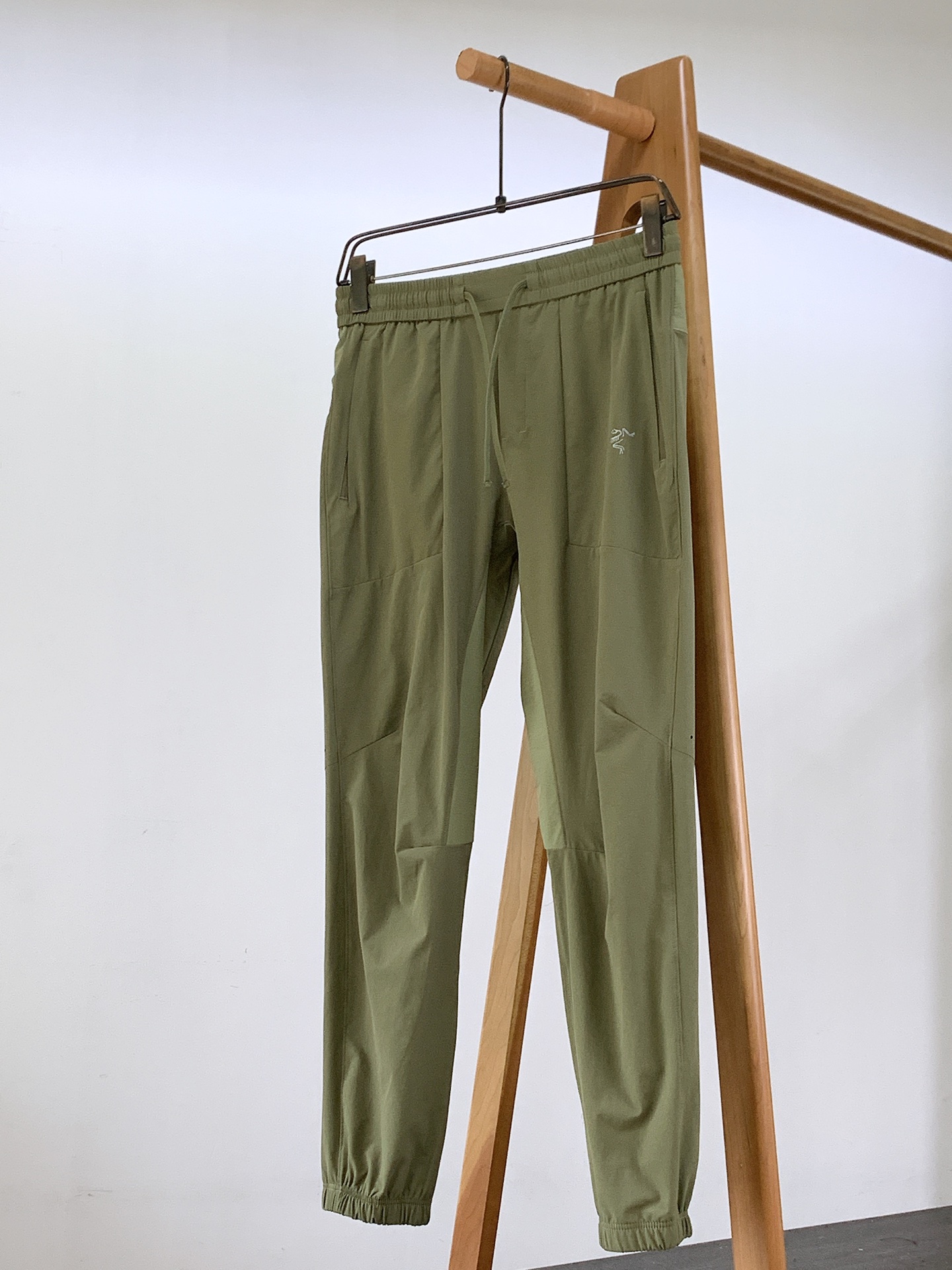 ARCTERYX 始祖鸟 2026SS春夏新品轻量速干机能束脚休闲裤👖一条贯穿四季的全能型束脚裤，将户外