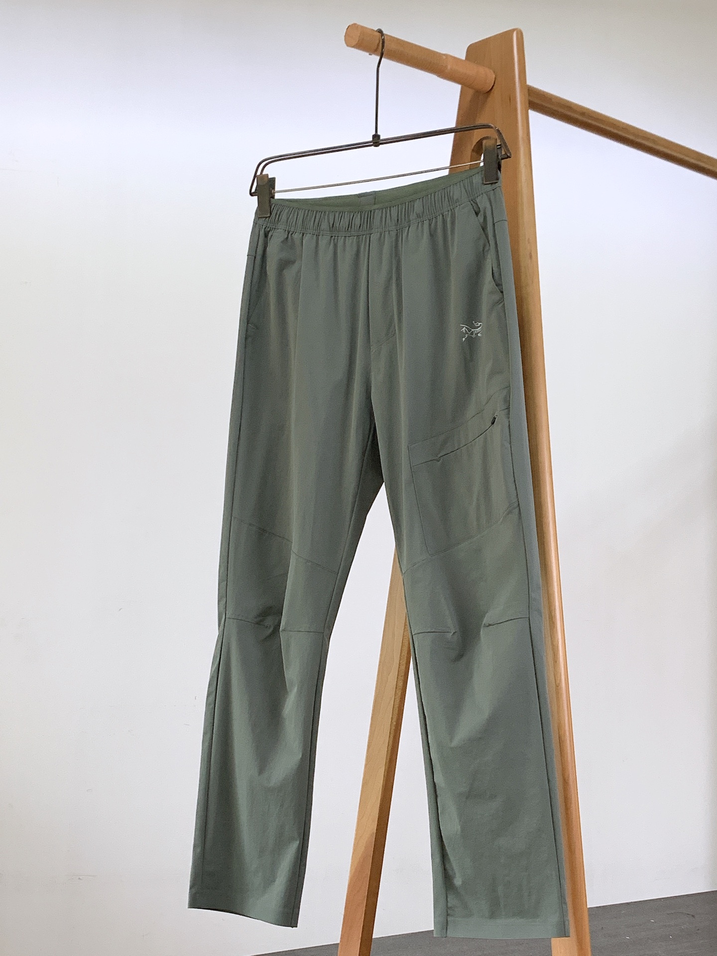 ARCTERYX 始祖鸟 2026SS春夏新品轻量直筒速干休闲裤👖一条承包四季穿搭的全能休闲裤，把户外硬