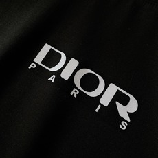 Dior Homme 迪奥·桀傲 2026SS春夏新品经典字母印花短袖T恤👕高支丝光棉面料,软糯挺括,上 Dior Homme 迪奥·桀傲 2026SS春夏新品经典字母印花短袖T恤👕高支丝光棉面料,软糯挺括,上