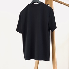Dior Homme 迪奥·桀傲 2026SS春夏新品经典字母印花短袖T恤👕高支丝光棉面料,软糯挺括,上 Dior Homme 迪奥·桀傲 2026SS春夏新品经典字母印花短袖T恤👕高支丝光棉面料,软糯挺括,上
