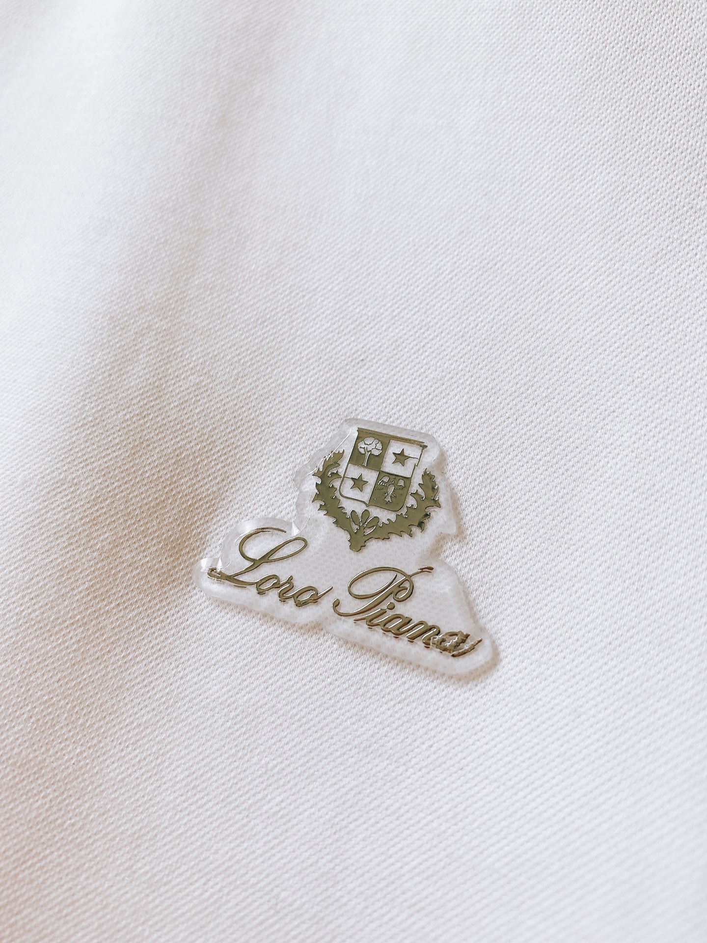 LoroPiana L.P SS早春新品徽章轻奢短袖T恤意式高端长绒棉，软糯垂顺，上身自带柔光质感左胸精