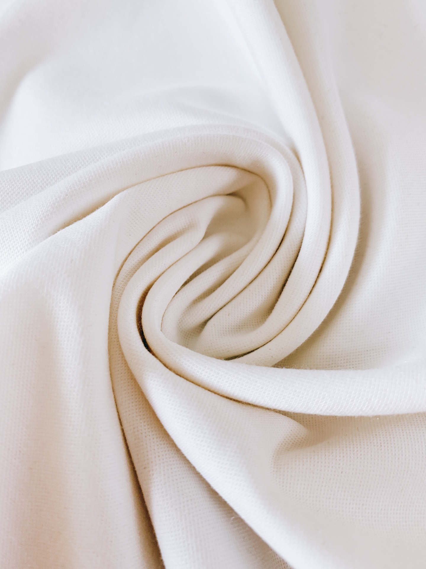 LoroPiana L.P SS早春新品徽章轻奢短袖T恤意式高端长绒棉，软糯垂顺，上身自带柔光质感左胸精