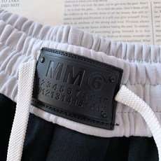 Maison Margiela MM6 马丁马吉拉 2026SS春夏新品撞色腰重磅休闲短裤🩳小众高街松弛 Maison Margiela MM6 马丁马吉拉 2026SS春夏新品撞色腰重磅休闲短裤🩳小众高街松弛
