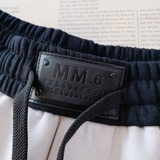 Maison Margiela MM6 马丁马吉拉 2026SS春夏新品撞色腰重磅休闲短裤🩳小众高街松弛 Maison Margiela MM6 马丁马吉拉 2026SS春夏新品撞色腰重磅休闲短裤🩳小众高街松弛