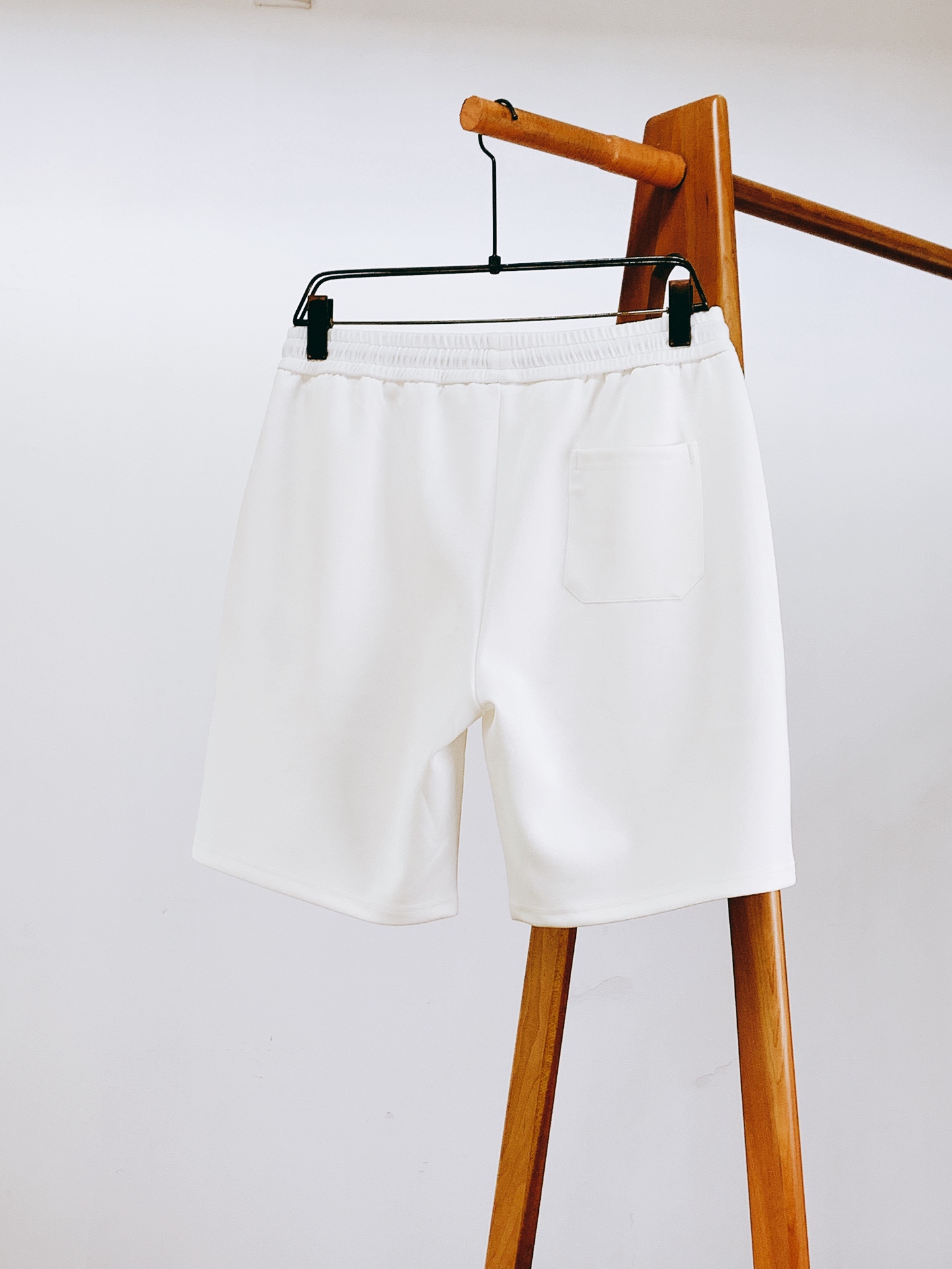 LoroPiana L.P SS春夏新品Loro Piana意式轻奢撞色织带短裤，甄选垂感细腻的高支针织