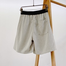 Maison Margiela MM6 马丁马吉拉 2026SS春夏新品撞色腰数字刺绣短裤,高克重空气层 Maison Margiela MM6 马丁马吉拉 2026SS春夏新品撞色腰数字刺绣短裤,高克重空气层